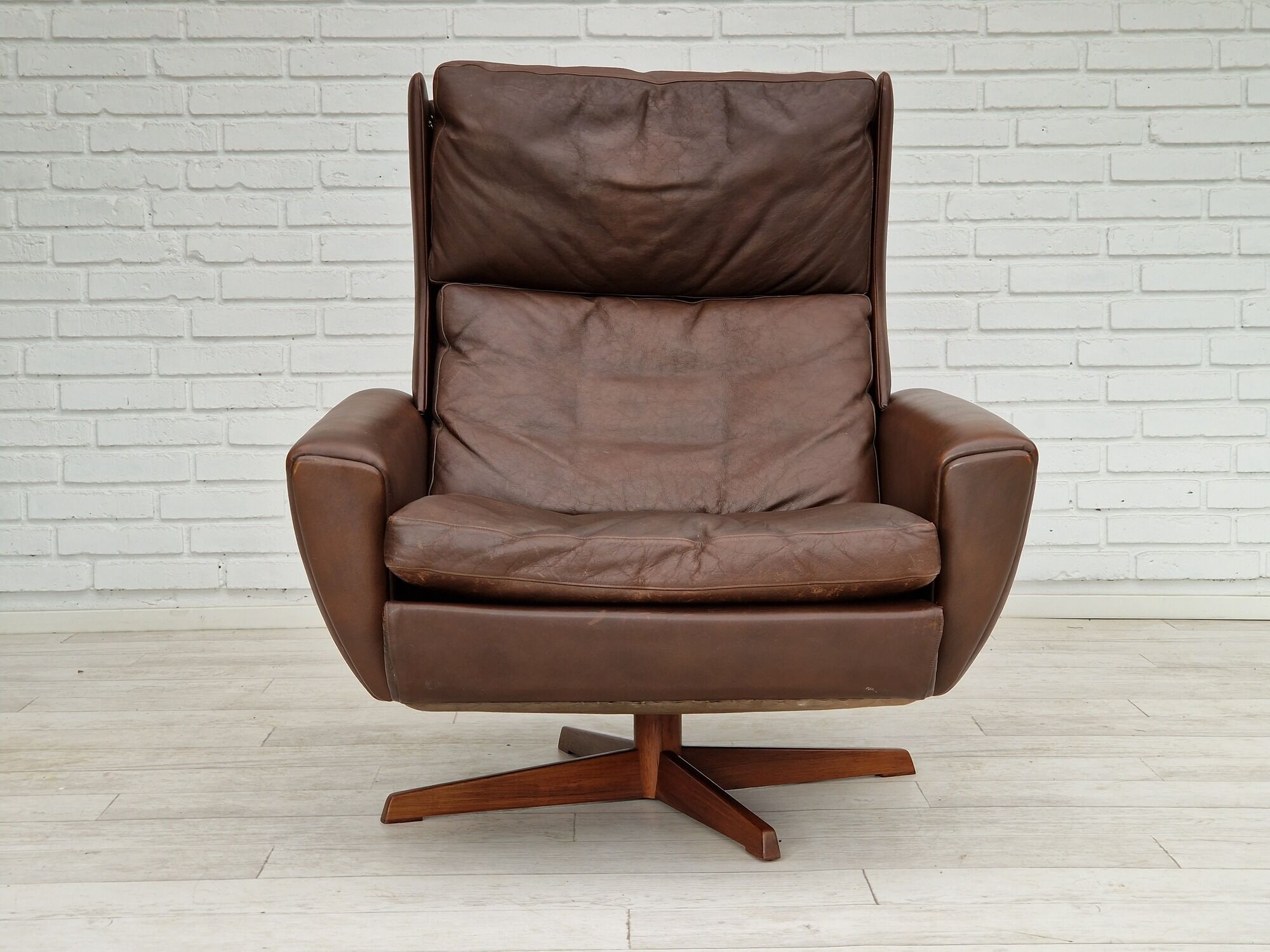 1970s, Danish design by Georg Thams for Vejen Møbelfabrik, swivel wingback relax chair.