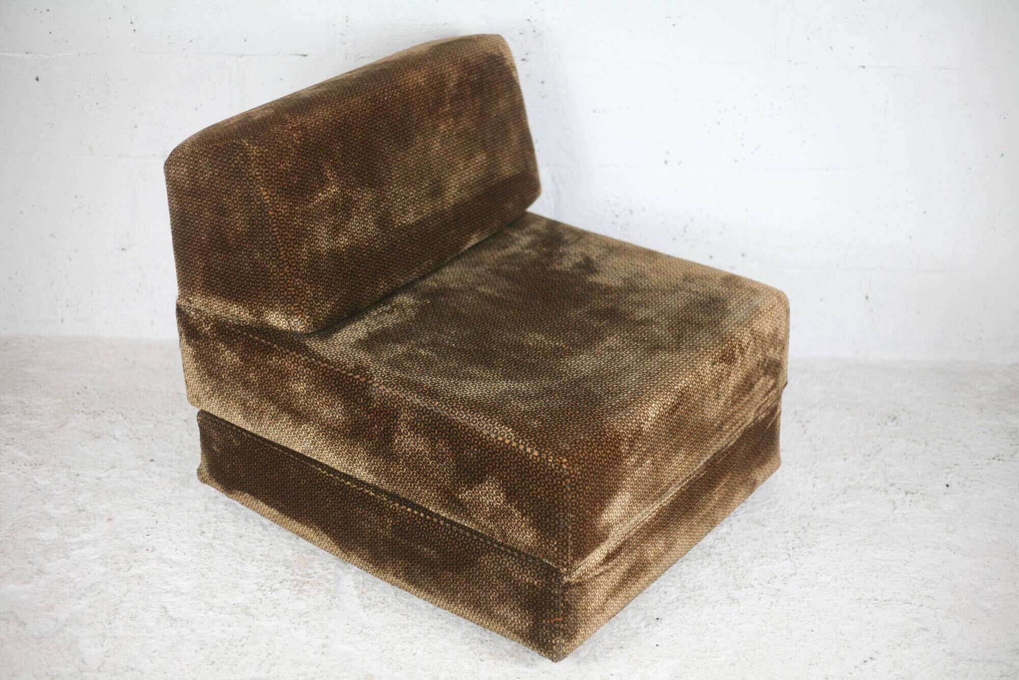 Foam and velvet heater "amber", convertible, France, circa 1970.