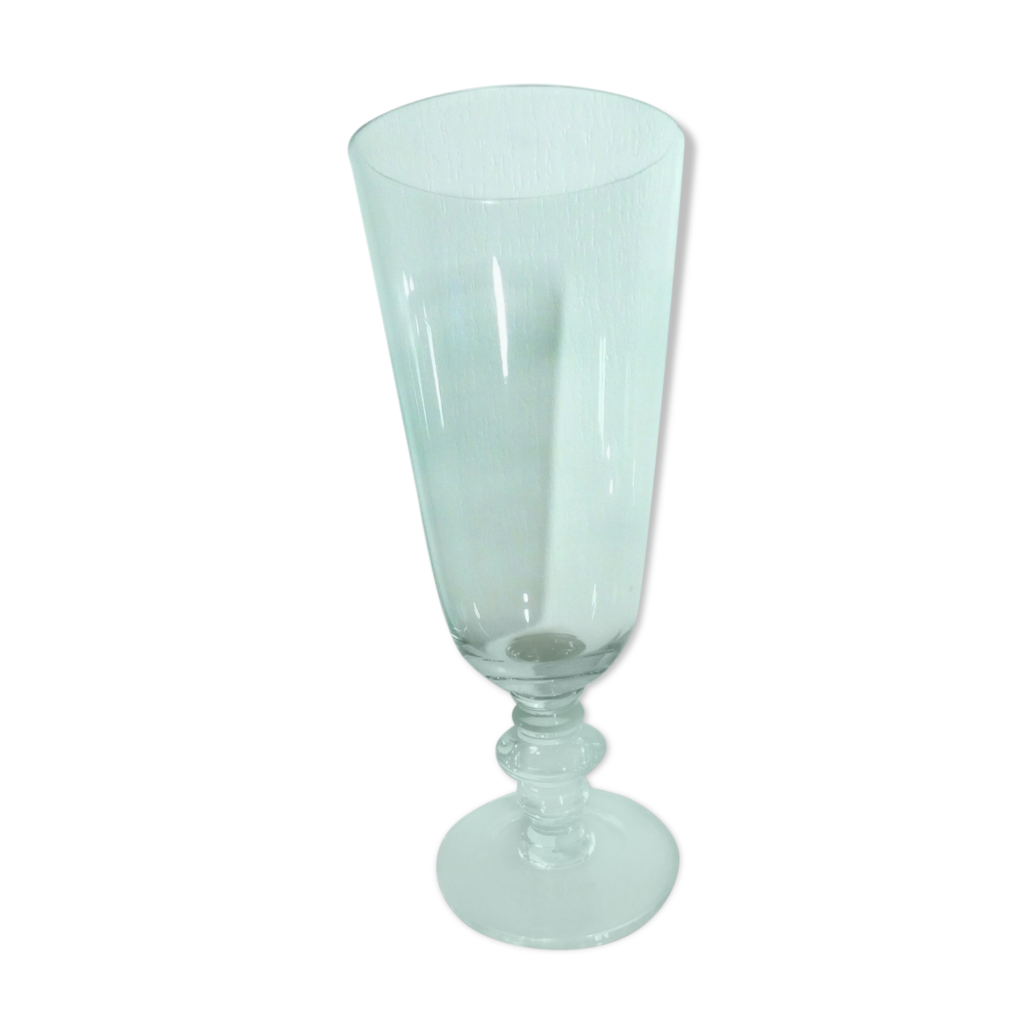 Thick crystal vase shower base in Louis Philippe style