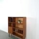 Deens teak vakkenkast met lades en hoge poten, vintage wandkast