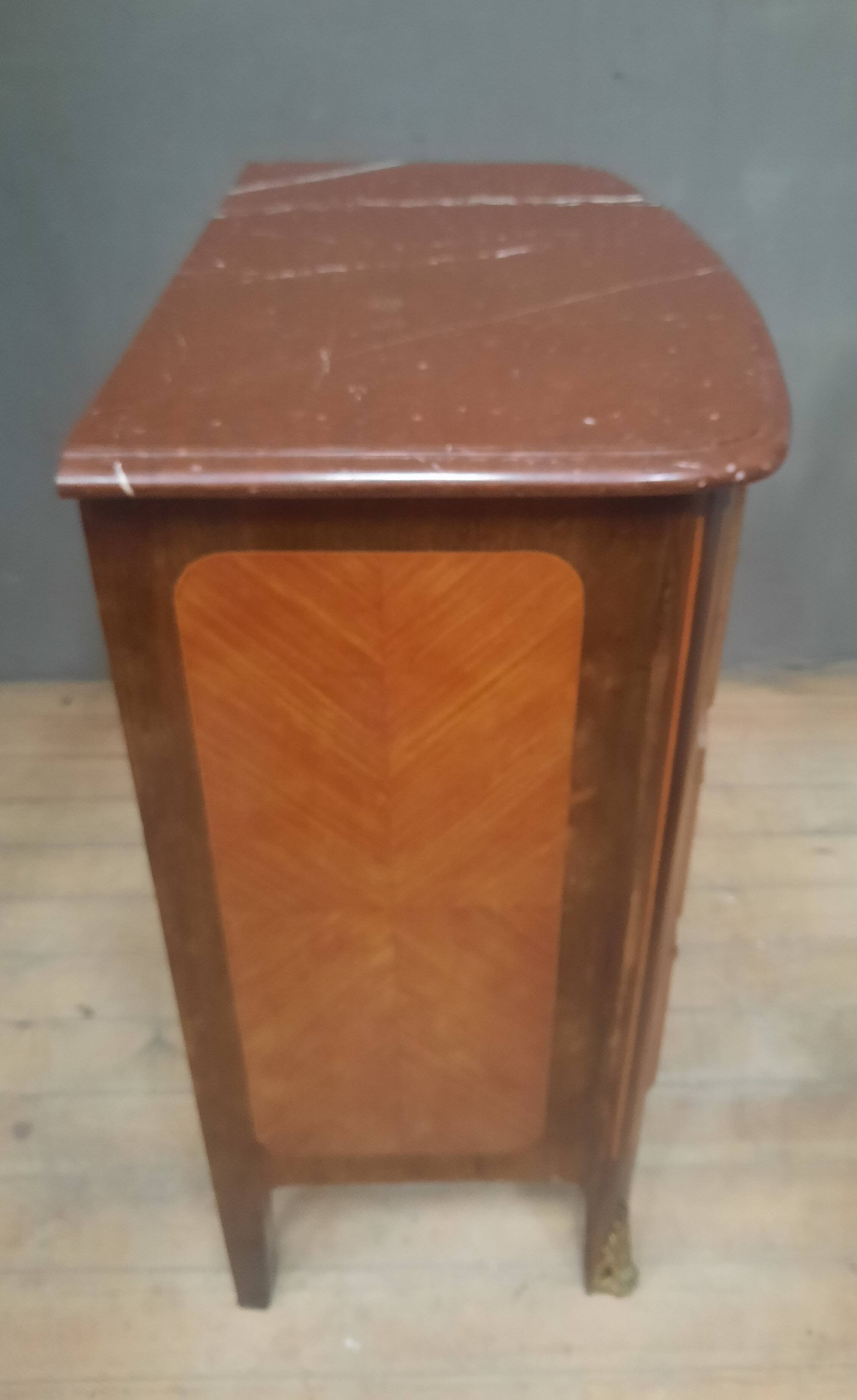 Commode en marquetterie style Louis XIV 9