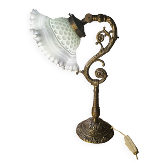 1900 bronze lamp with a magnificent white opaline shade, 40x27.