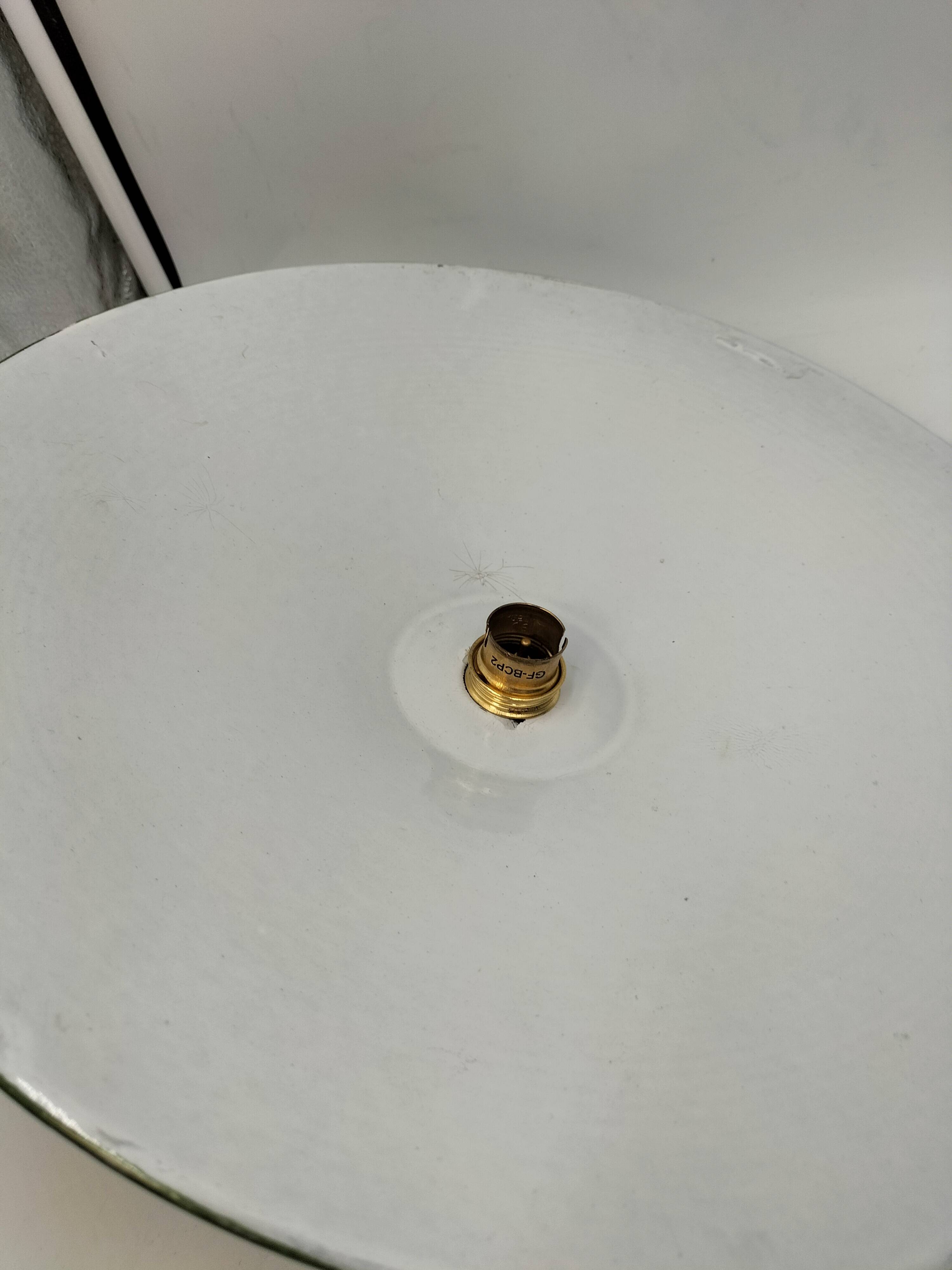 3 enamelled sheet metal suspensions