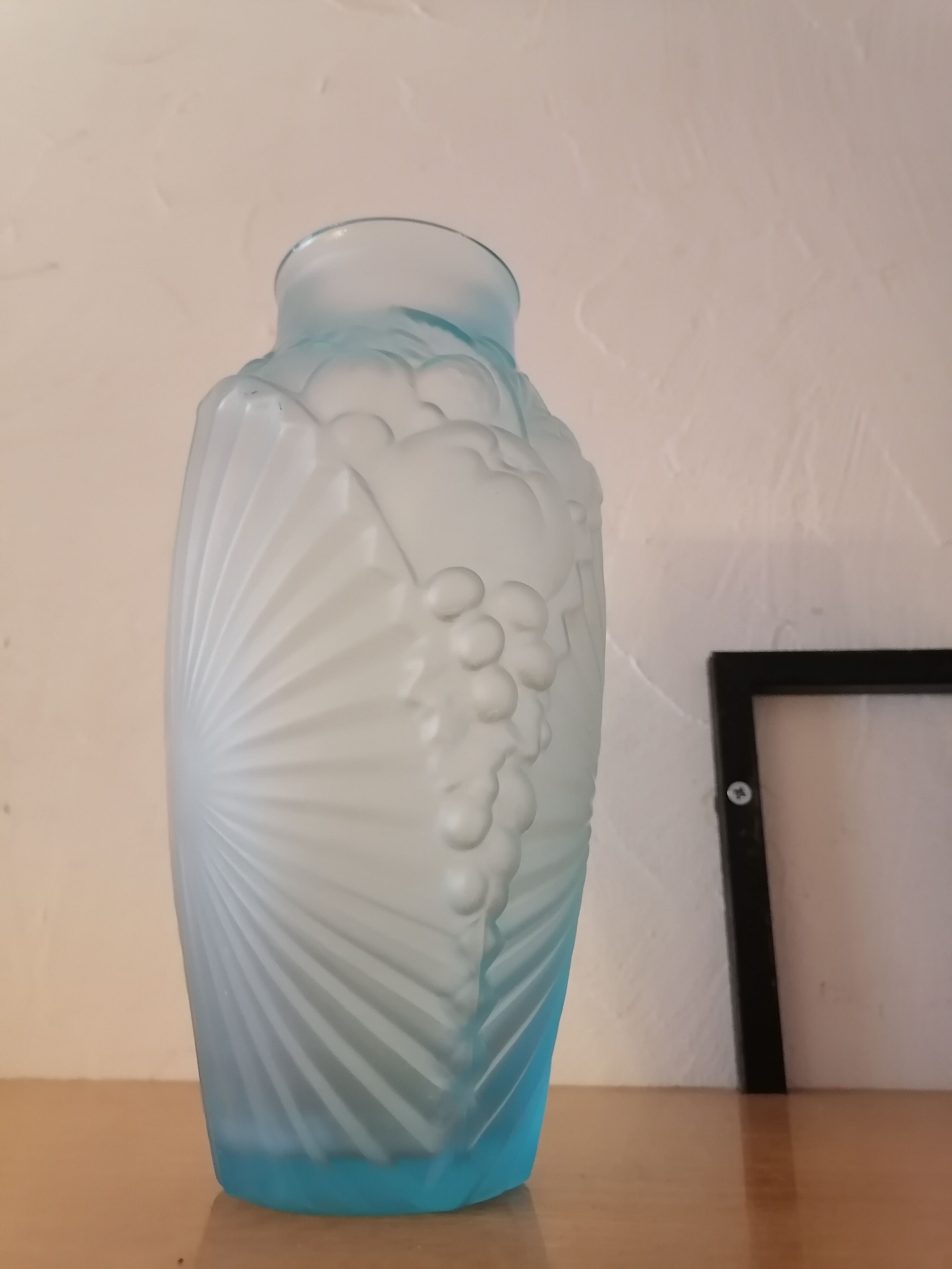 Vase art deco verre presse 1930 bleuté