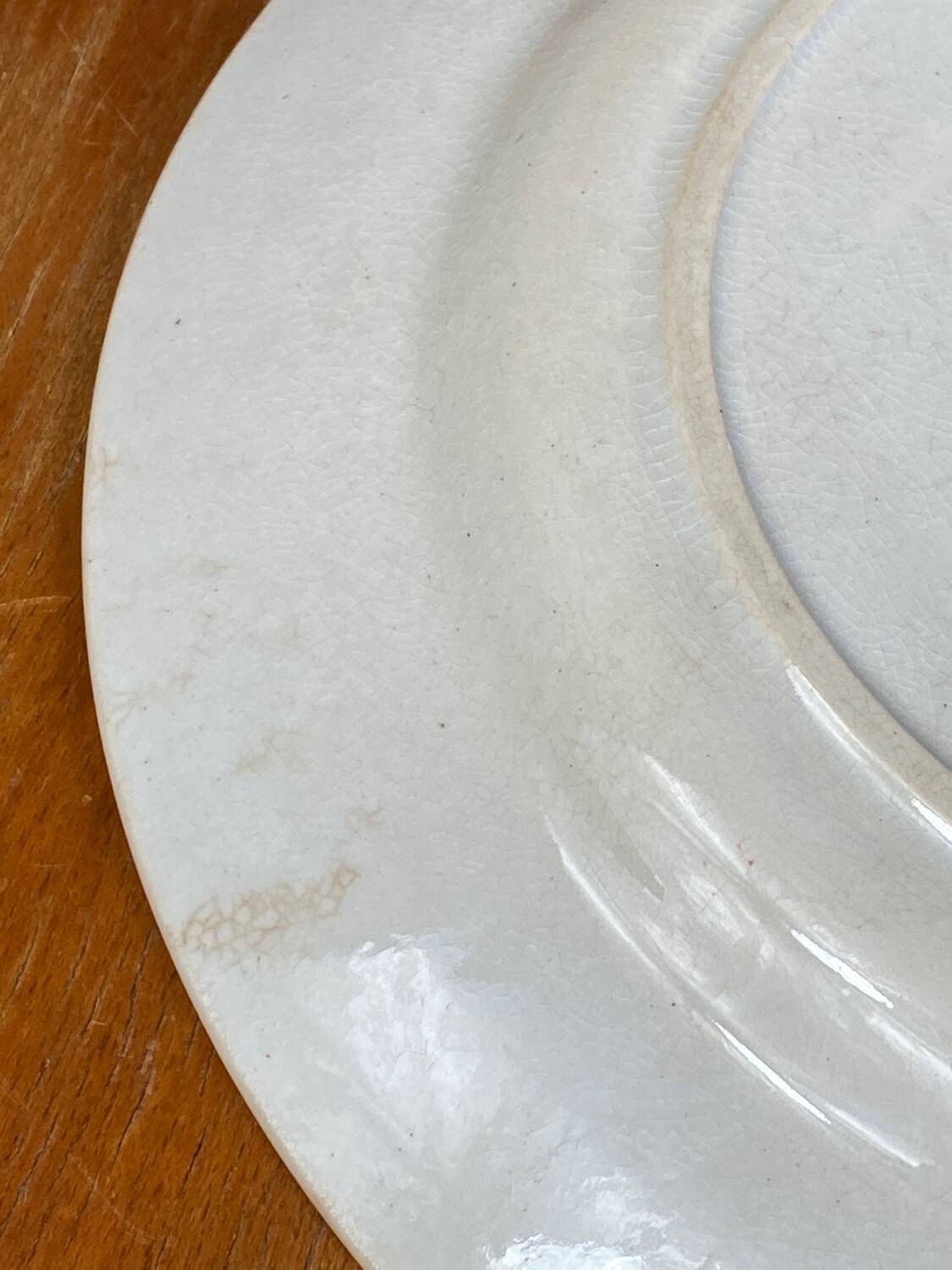 Antique Hiens porcelain dish, iron earth