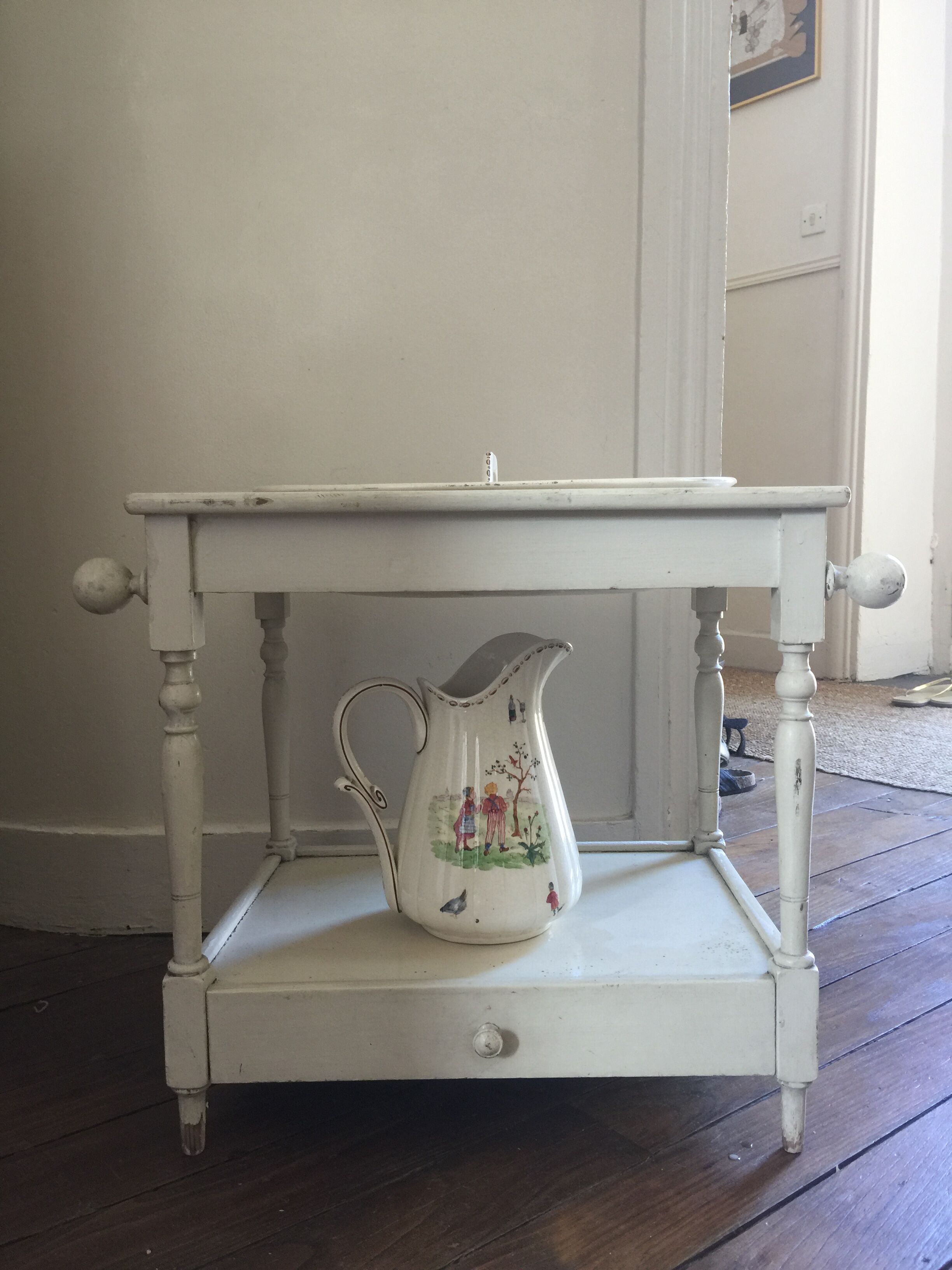 Meuble de toilette ancien pour enfant