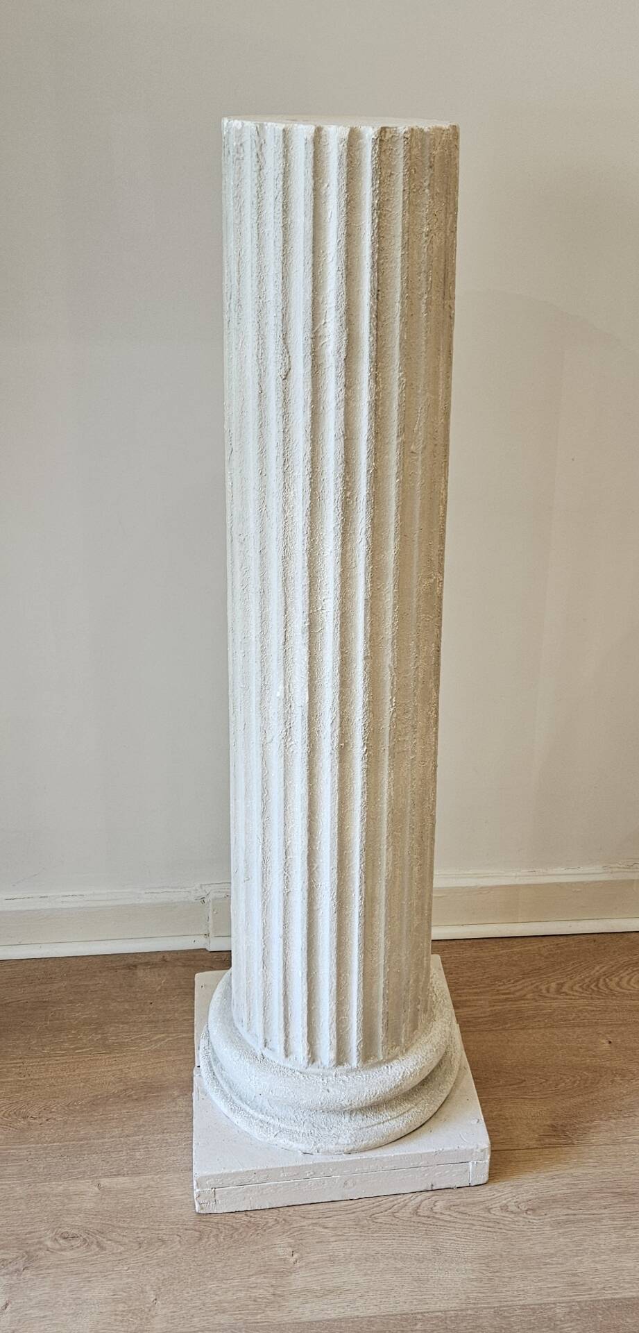 Fluted plaster column
