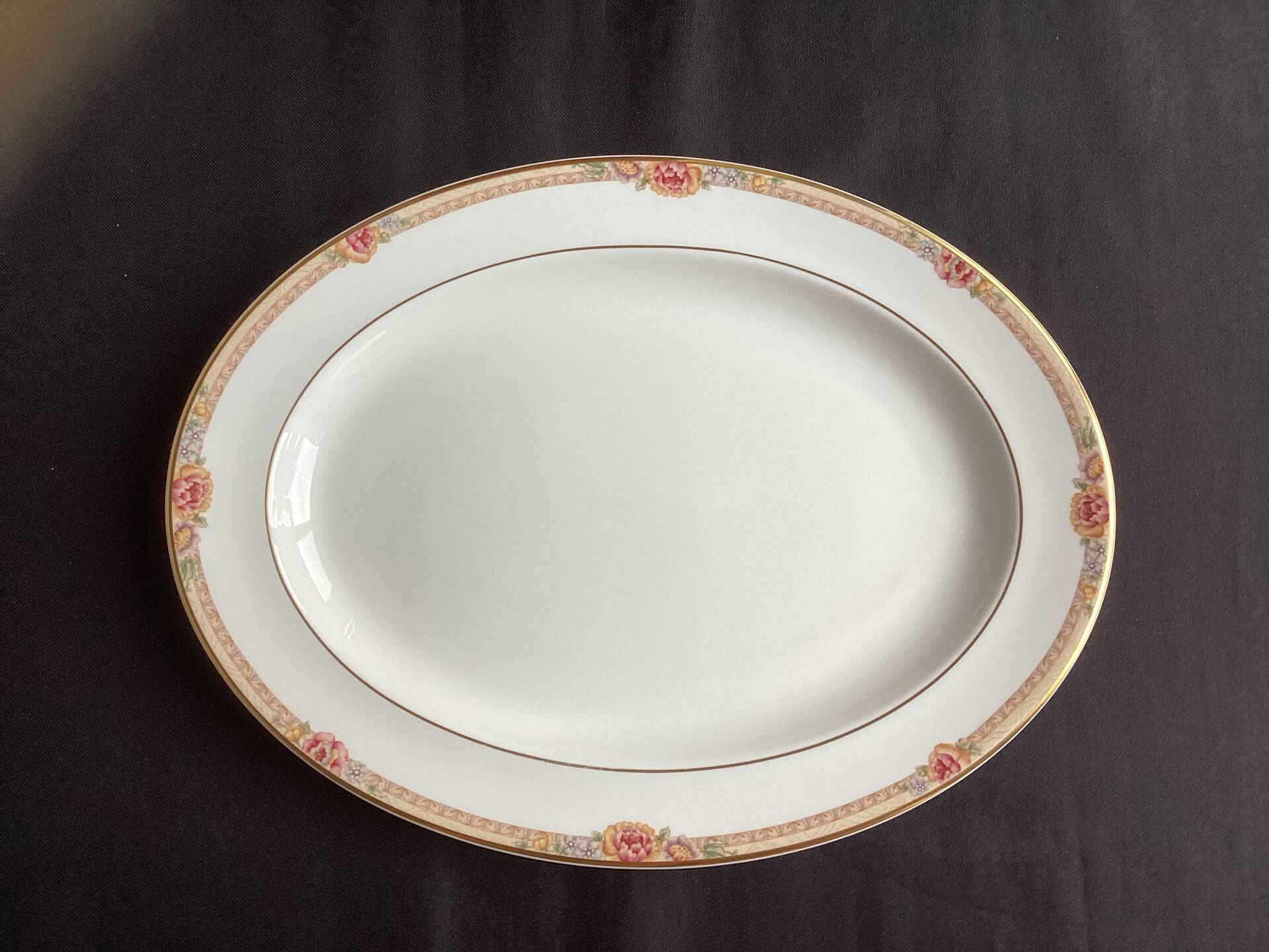 Oval plate Royal Doulton - vintage