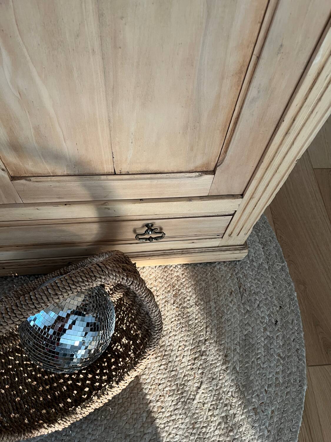Armoire parisienne
