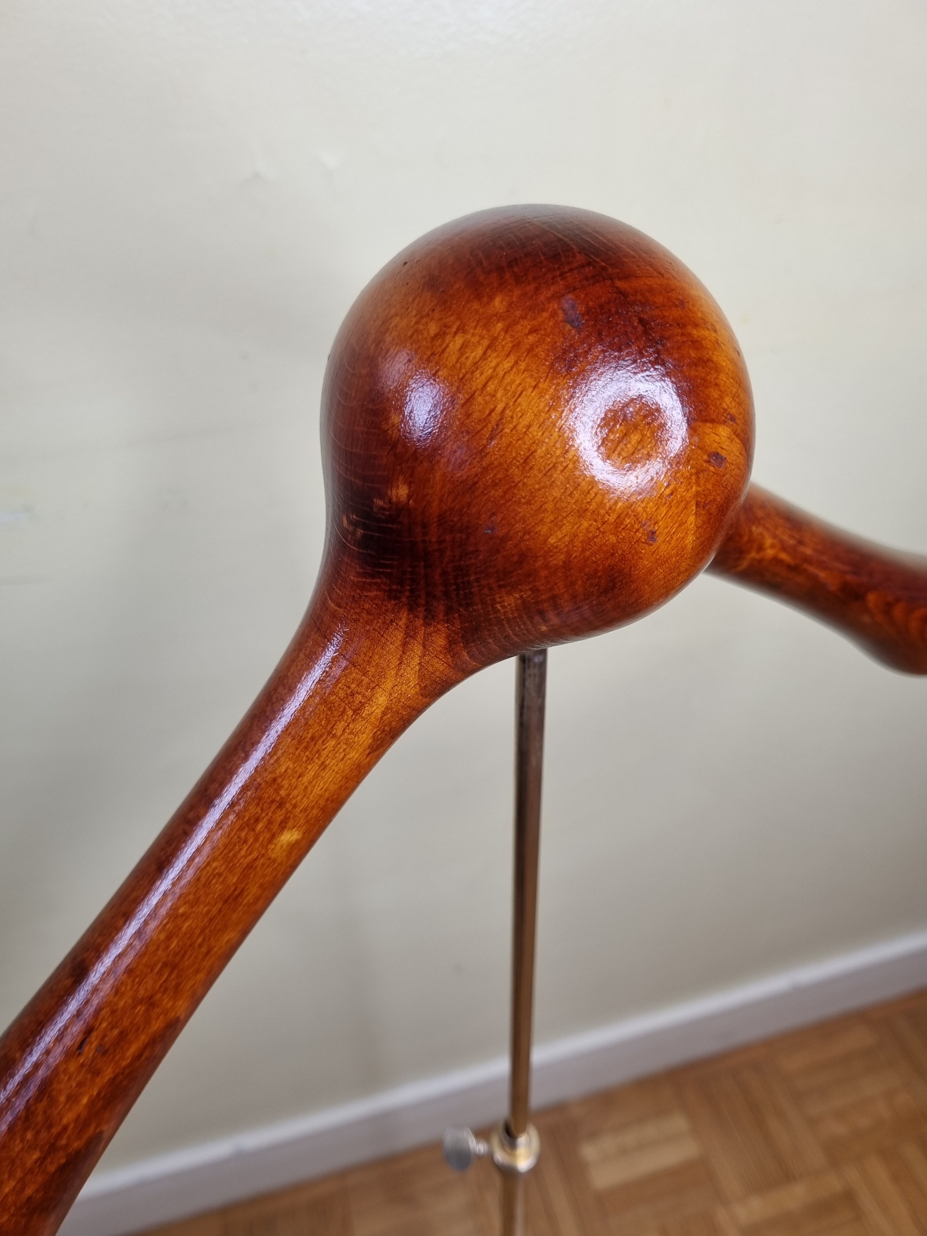 Old coat rack design "molecule" in metal and wood adjustable