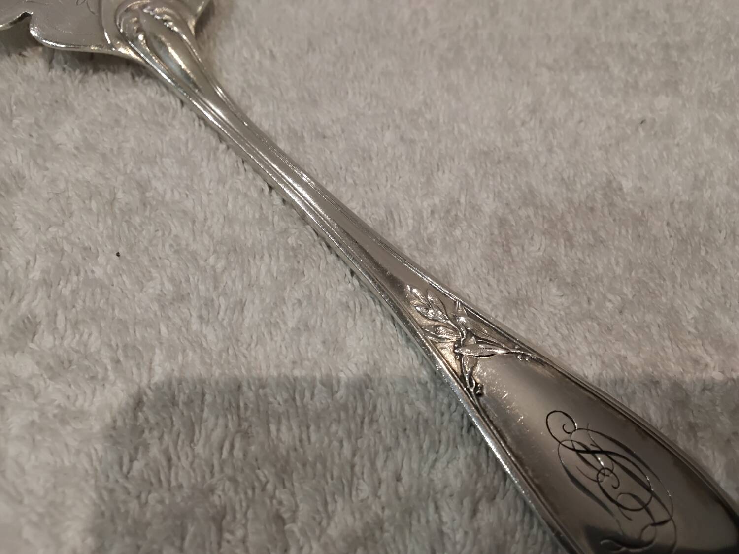Silver plated fish serving fork, Ercuis goldsmith, laurels