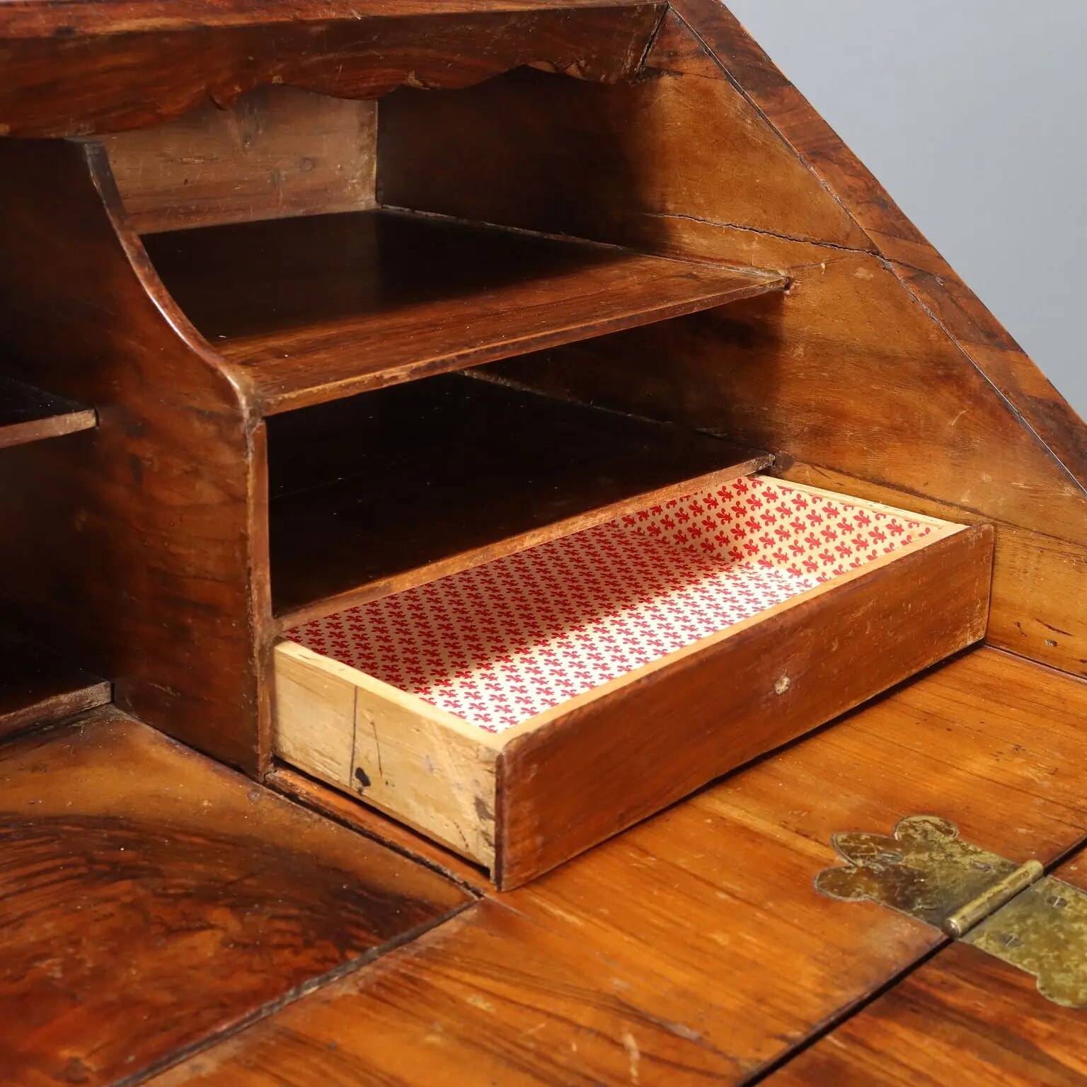 Antique drop-leaf cabinet in various types of wood, Italy, 18th century.
