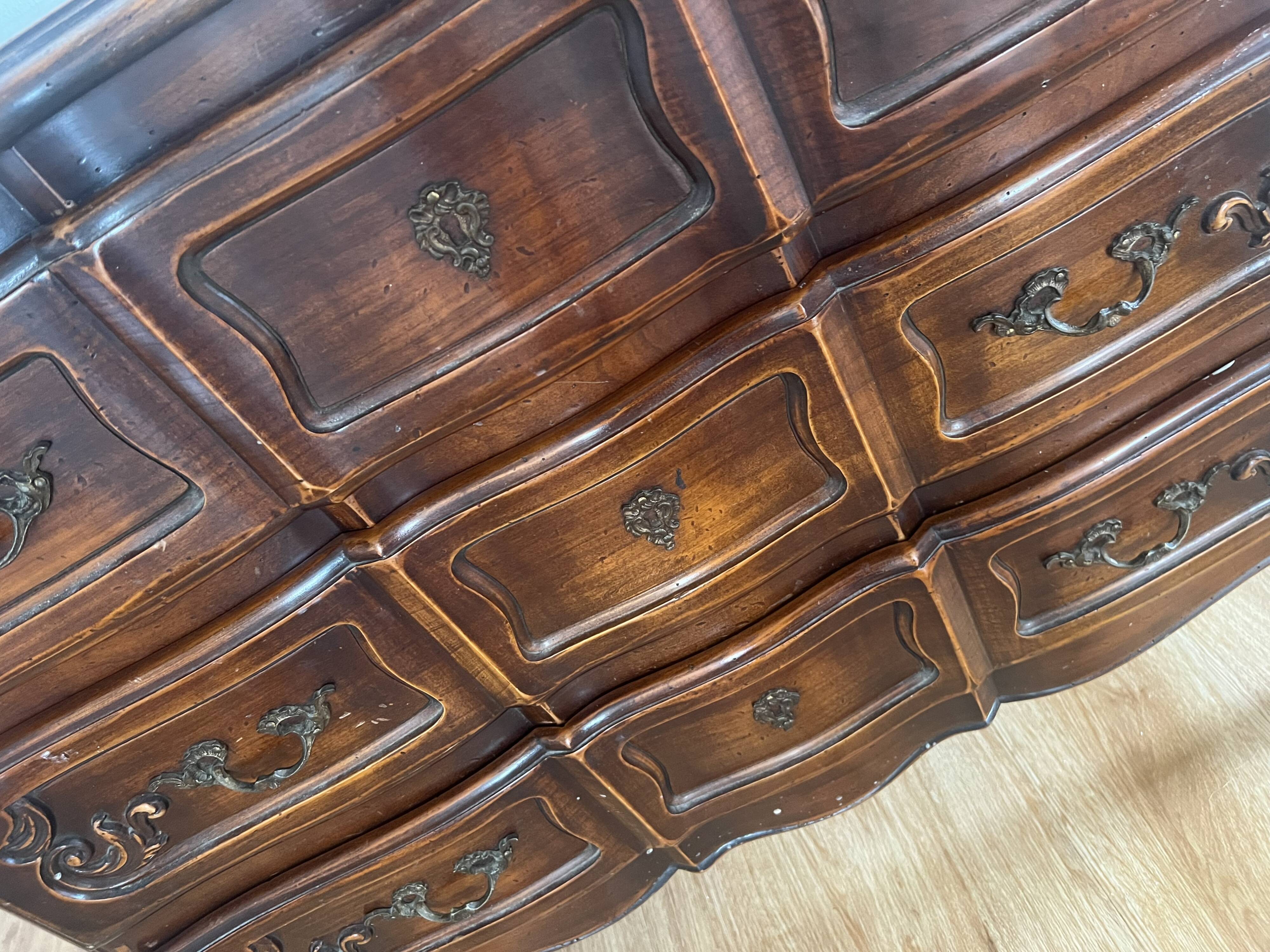 Commode style Louis XV