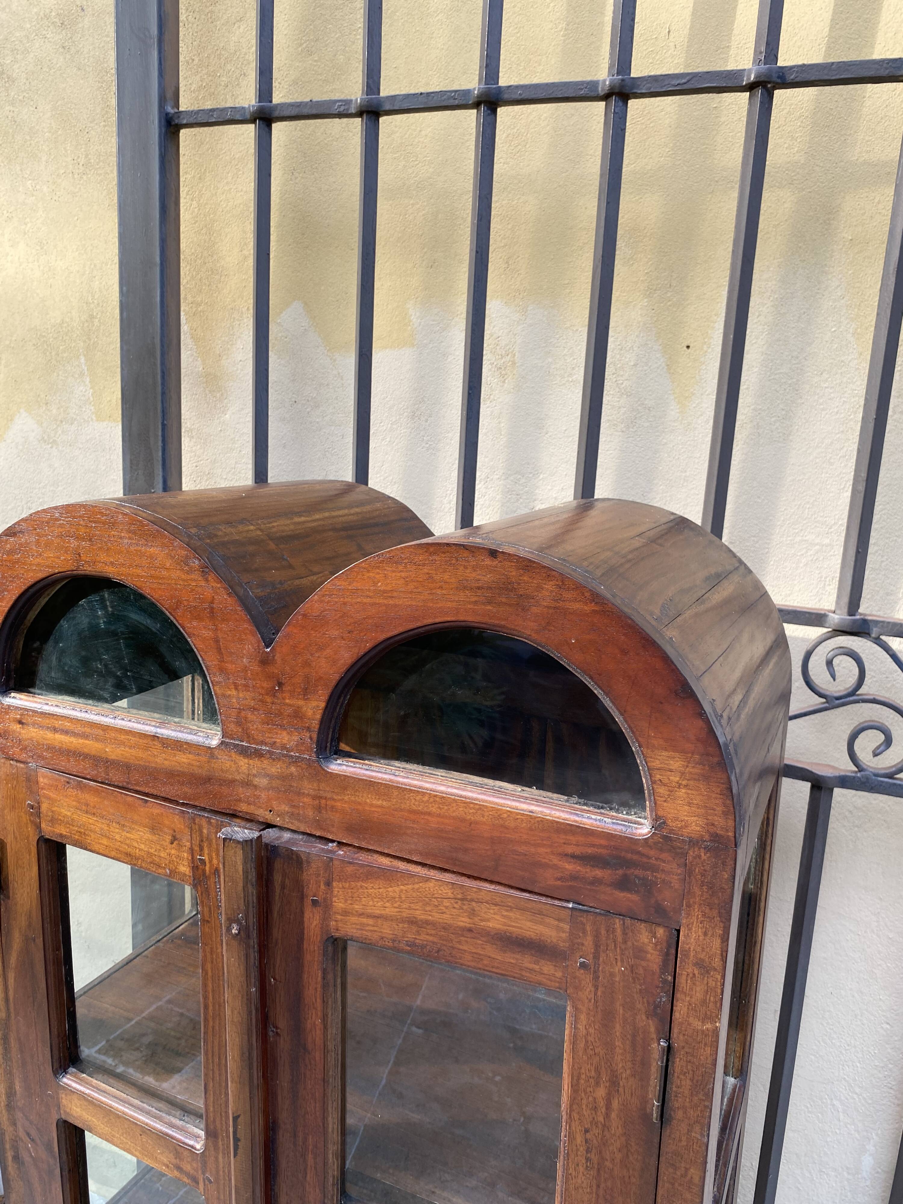 Exotic showcase cabinet 2 doors with key