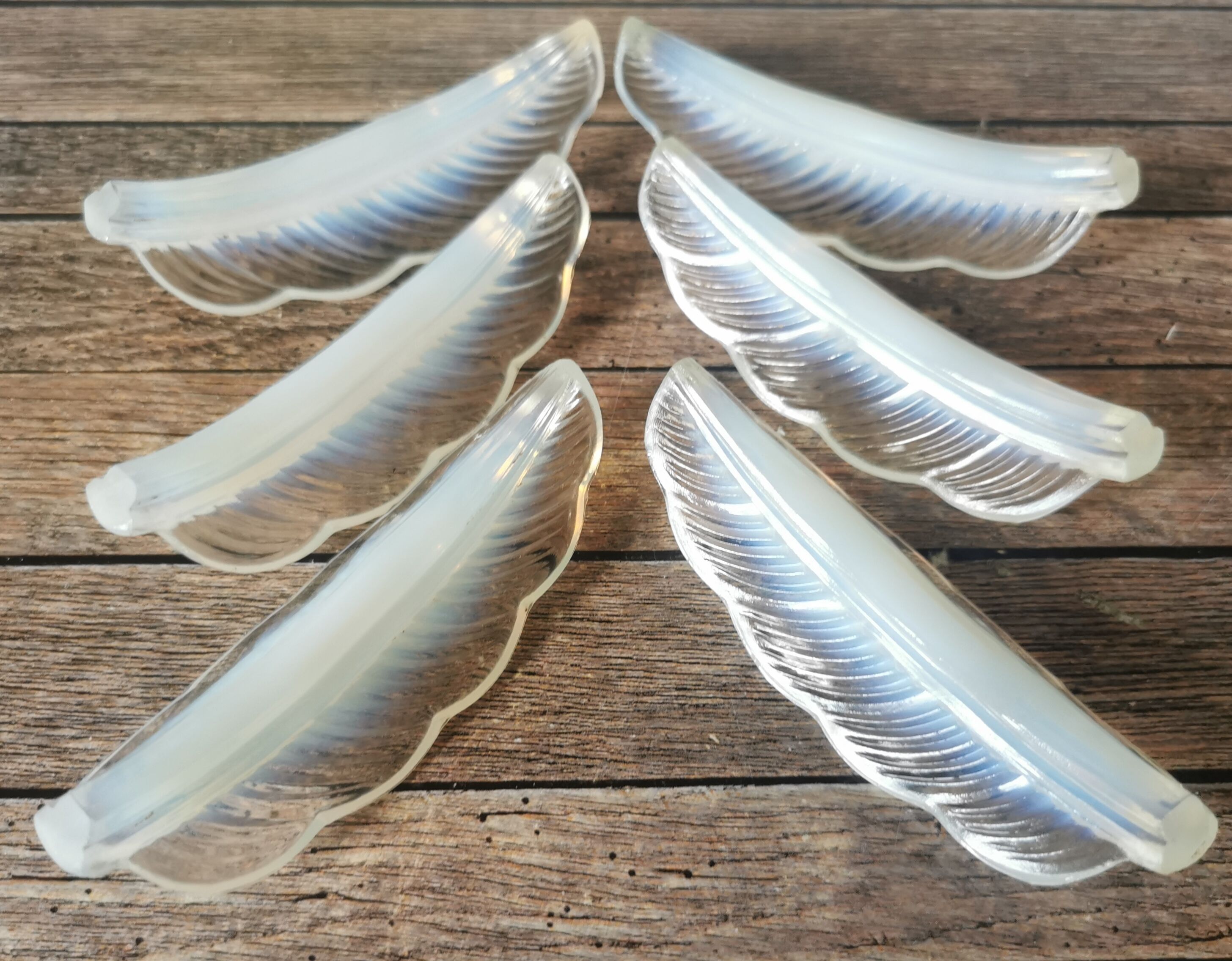 Opalescent glass leaf knife holder