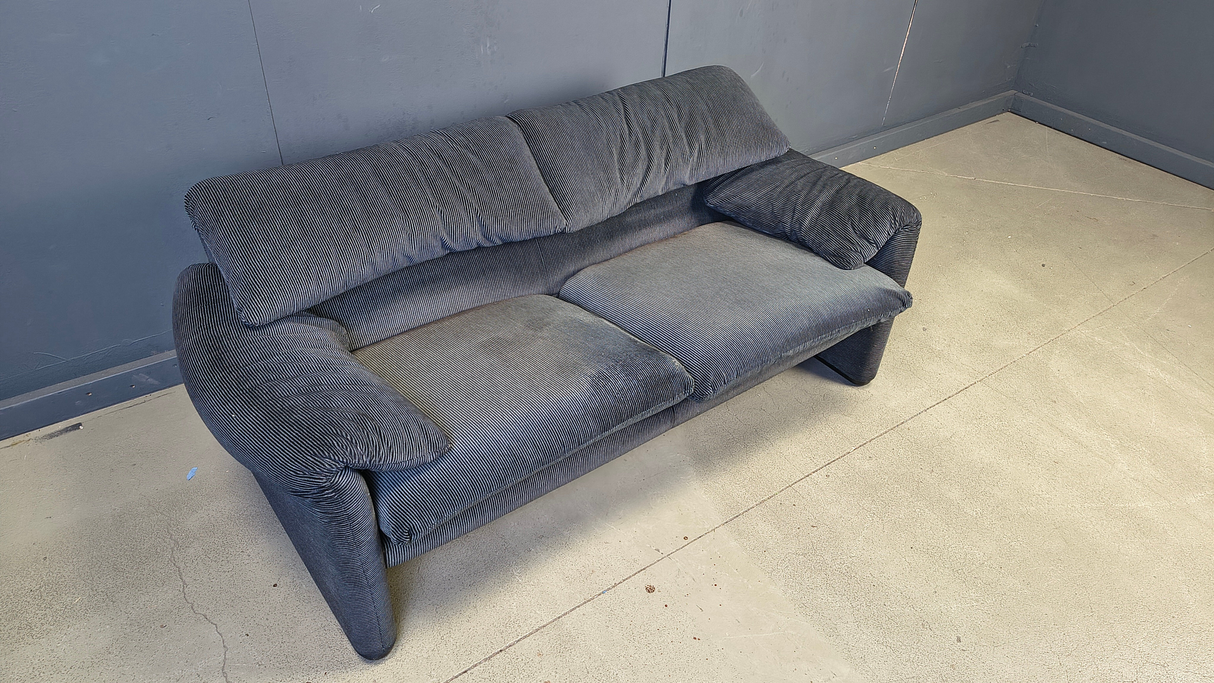 Maralunga sofa by Vico Magistretti for Cassina