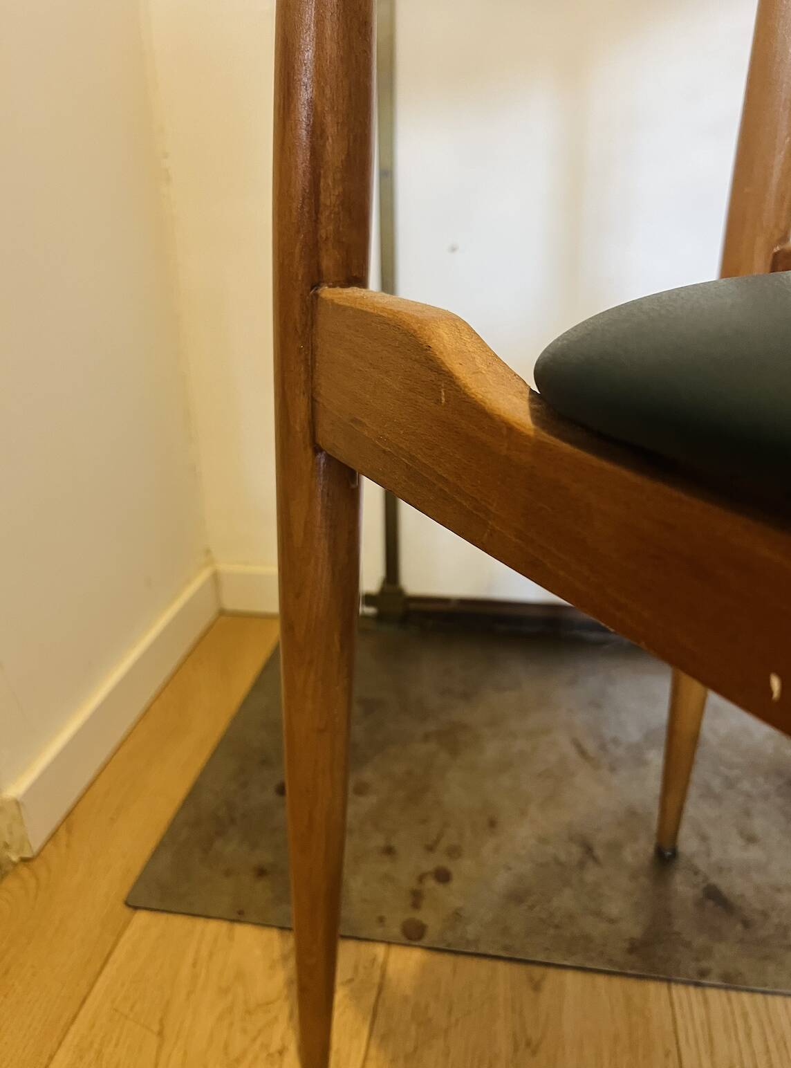 (Lot) 3 Chairs Pierre Guariche Model Licorne