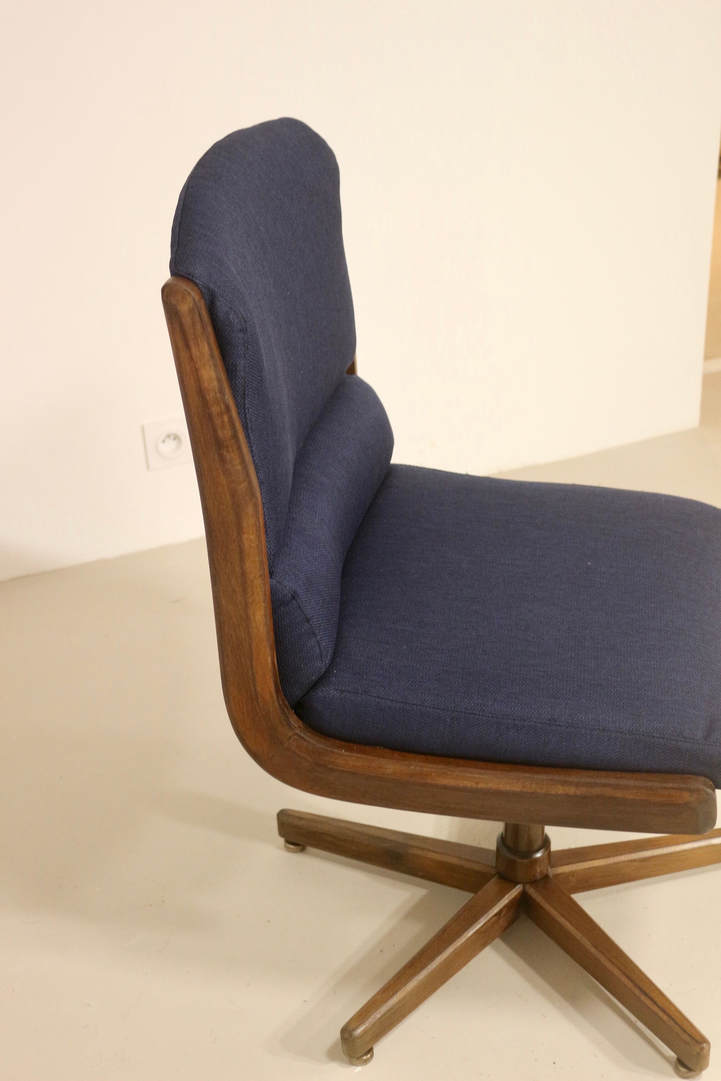 Fauteuil de bureau vintage pivotant en bois année 70