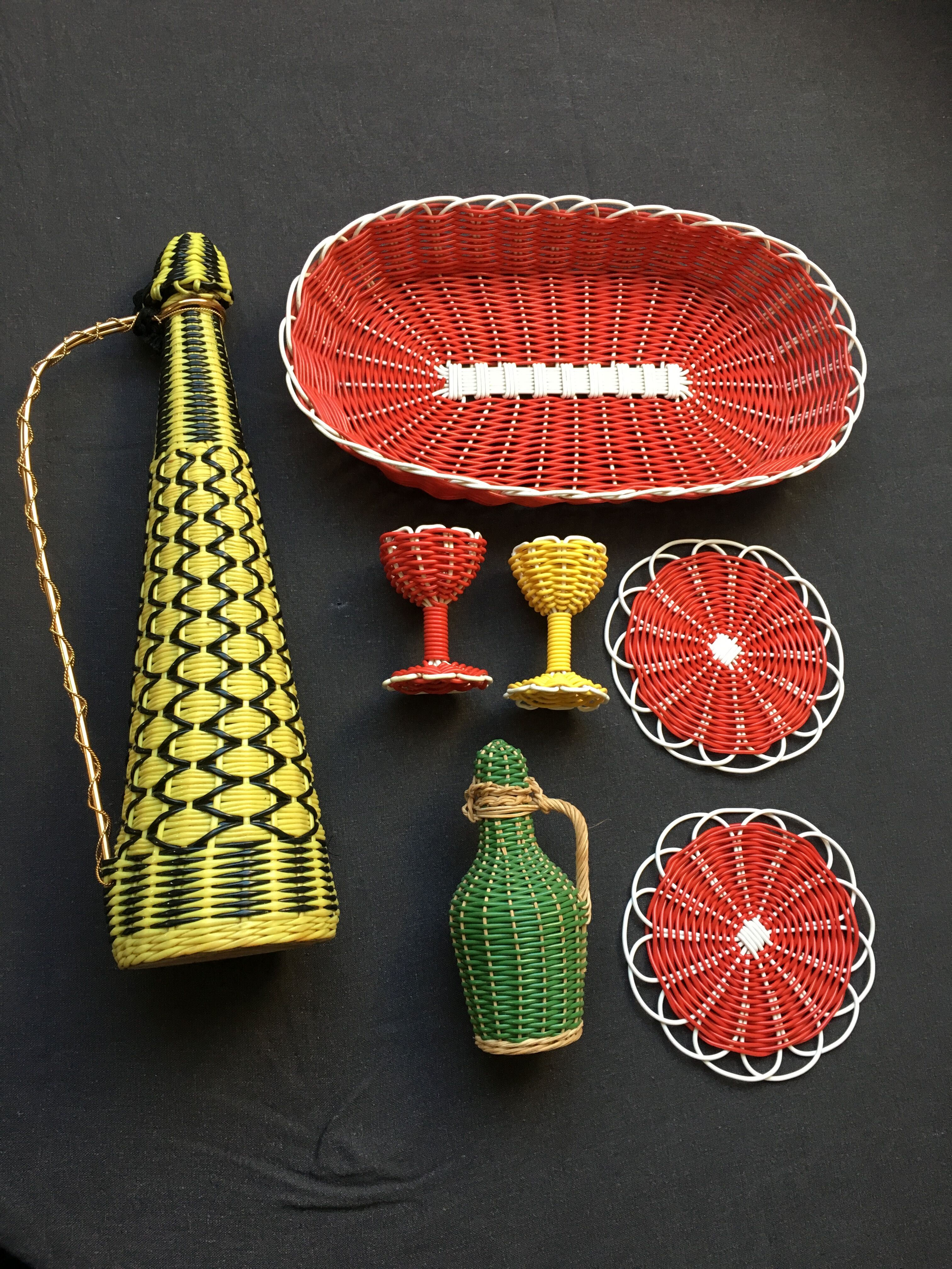 Scoubidou yellow bottle