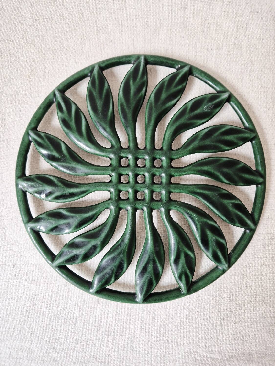 Vintage cast iron trivet - Invicta France