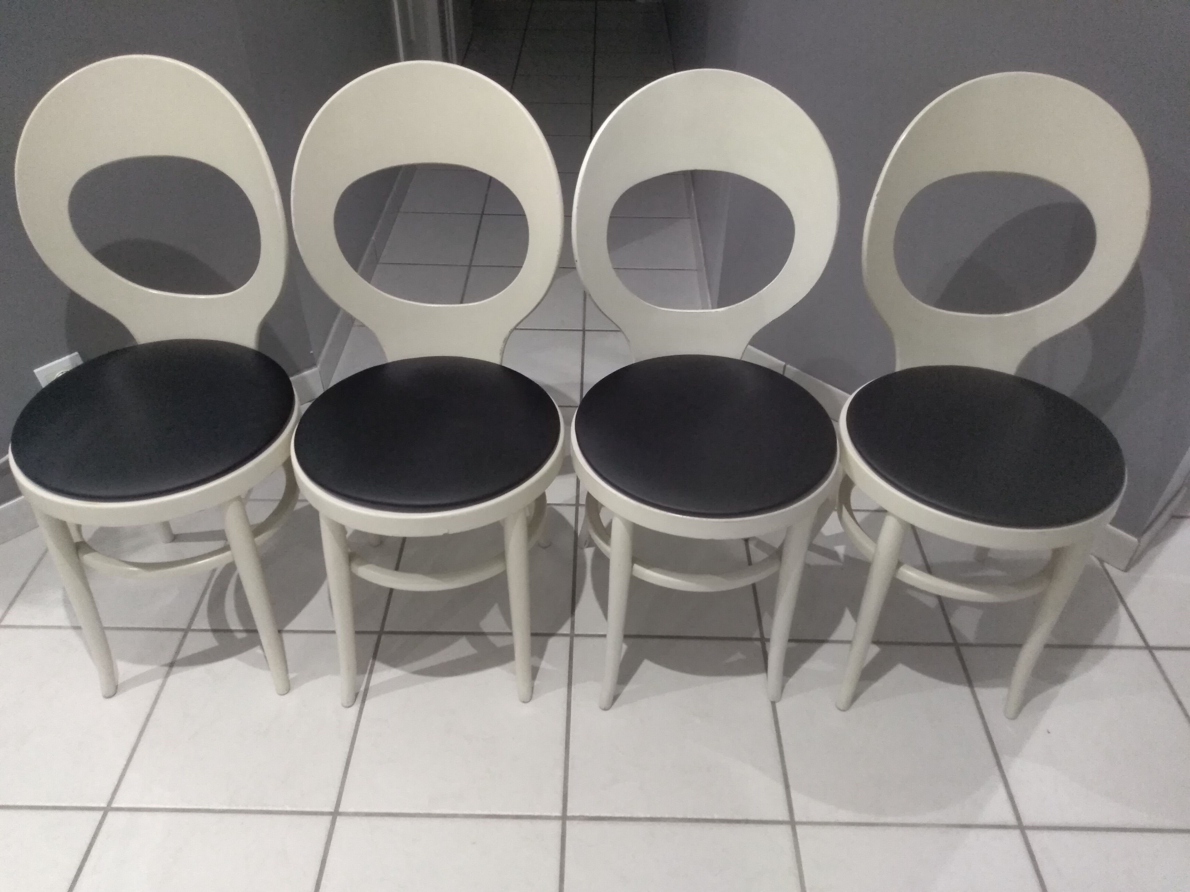 Suite de 4 chaises de bistrot Baumann modèle Mouette vintage