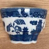 2 fine porcelain cups