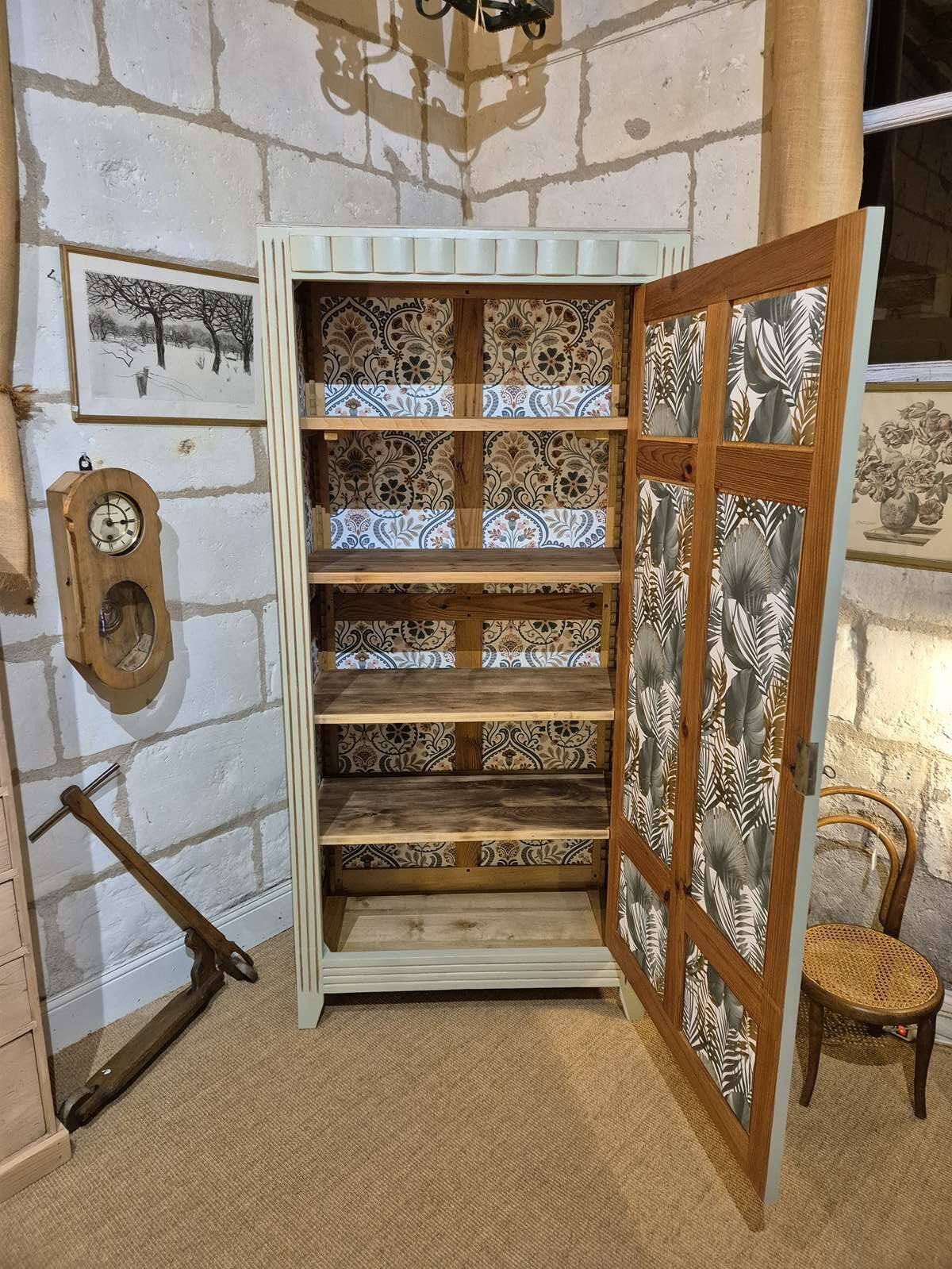 Vintage Parisian bonnetière