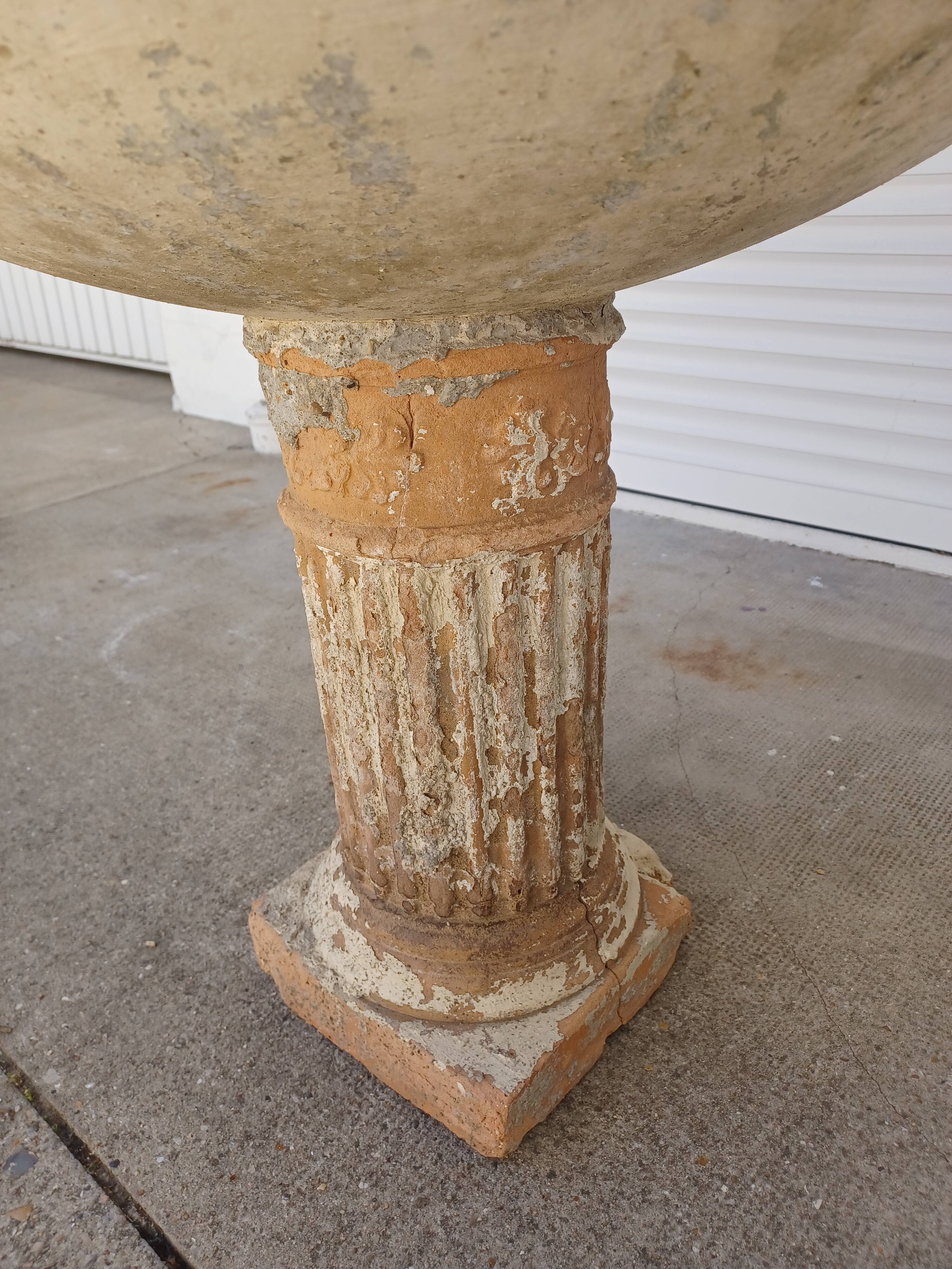 Column-shaped planter