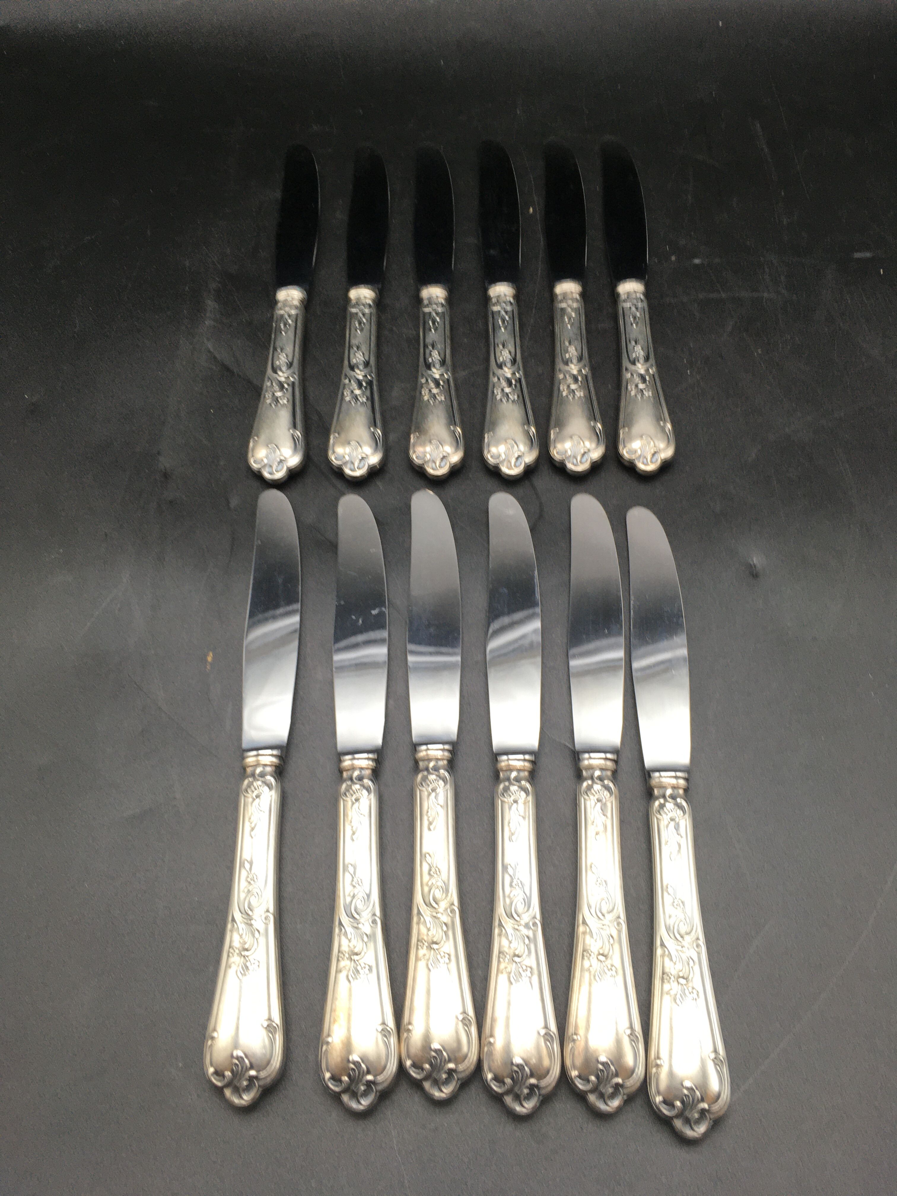12 silver metal table knives model Rocaille
