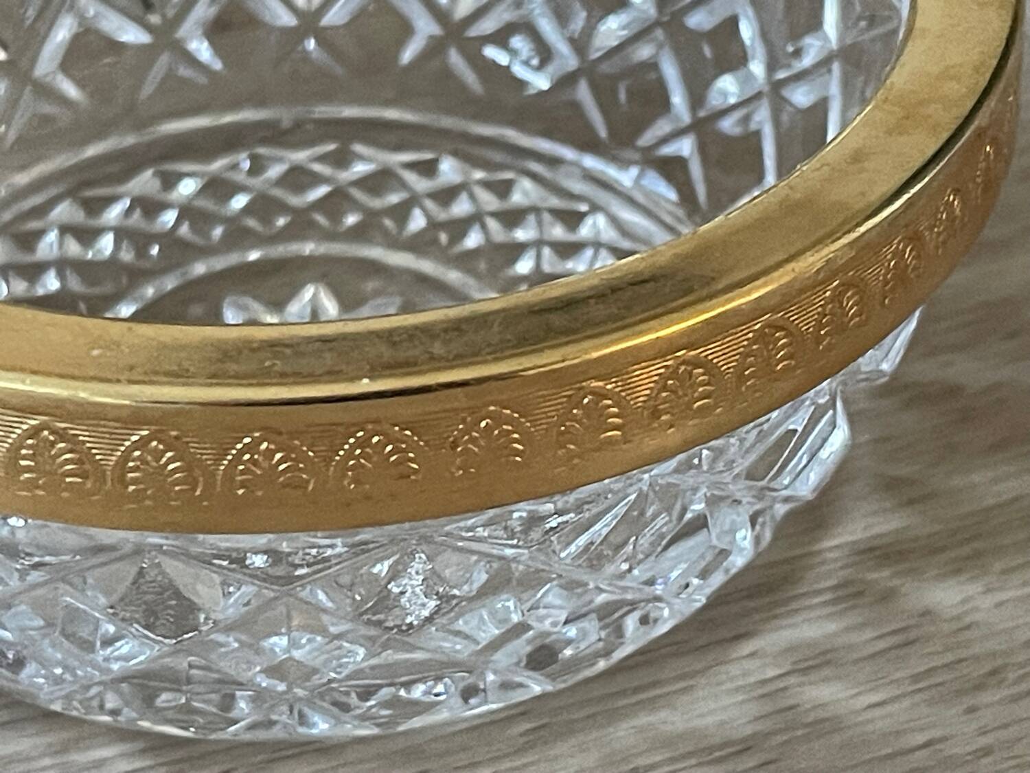Salad bowl and cups in cut glass and brass