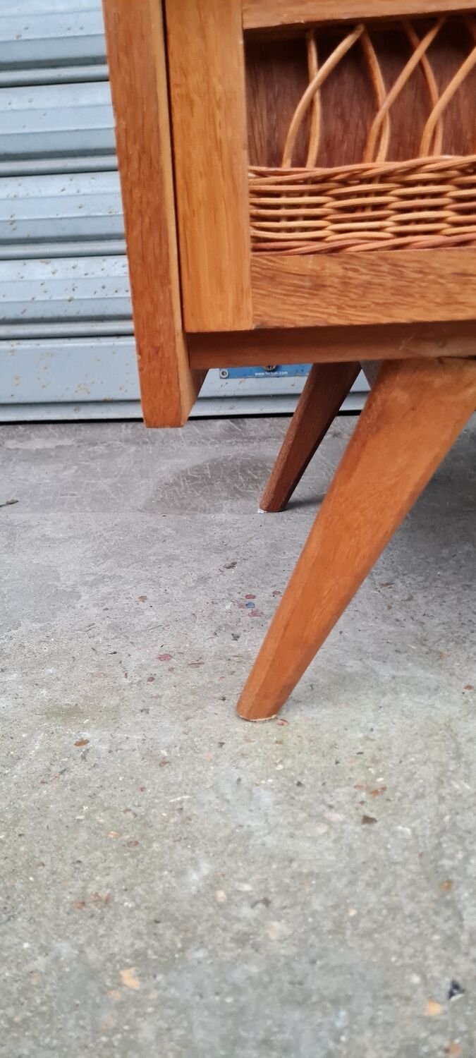Commode vintage pied compas et rotin