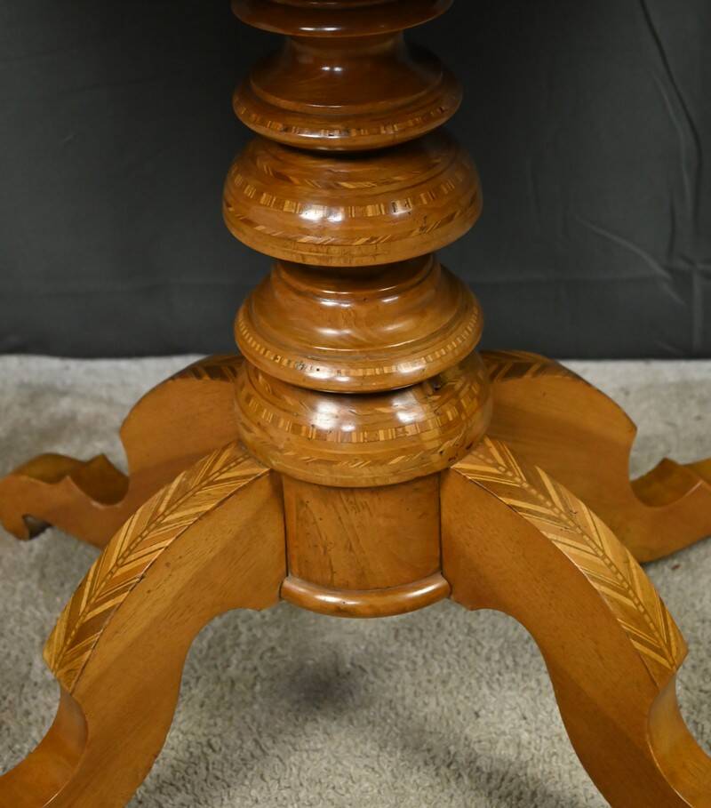 Living room table in cherry and walnut, Restoration style – late 19th century