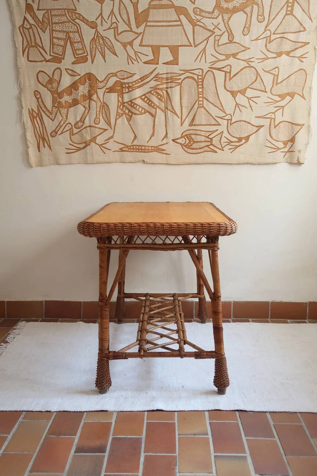 Table à manger en rotin et osier, plateau en hêtre, années 60