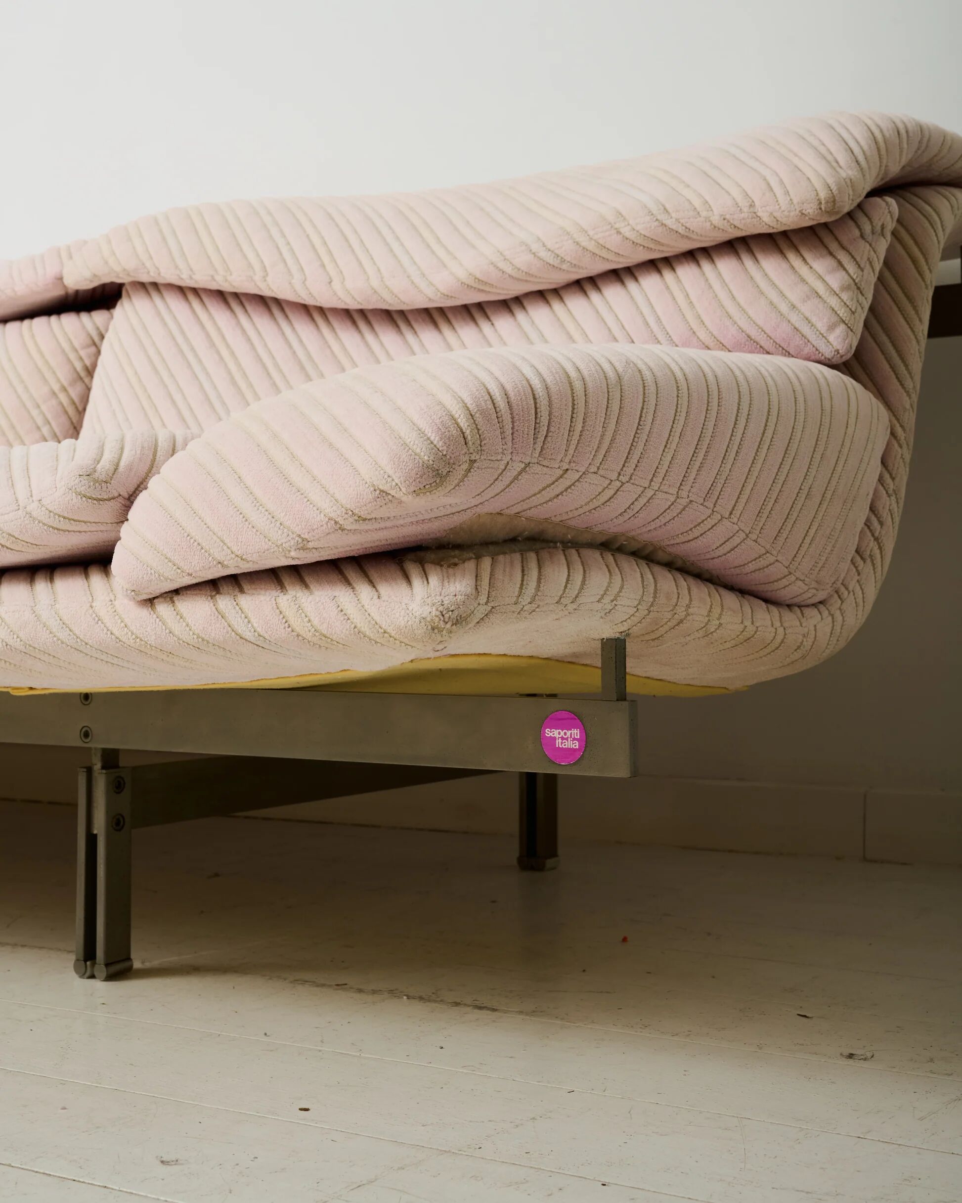 "Wave" sofa, Giovanni Offredi, Saporiti, 1970s