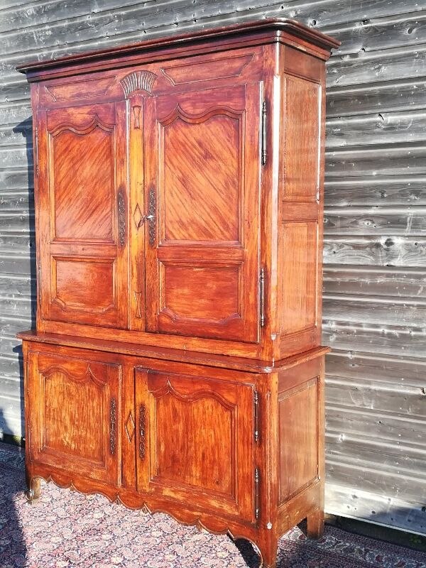 Buffet deux corps en chêne mouluré d’époque XIX éme