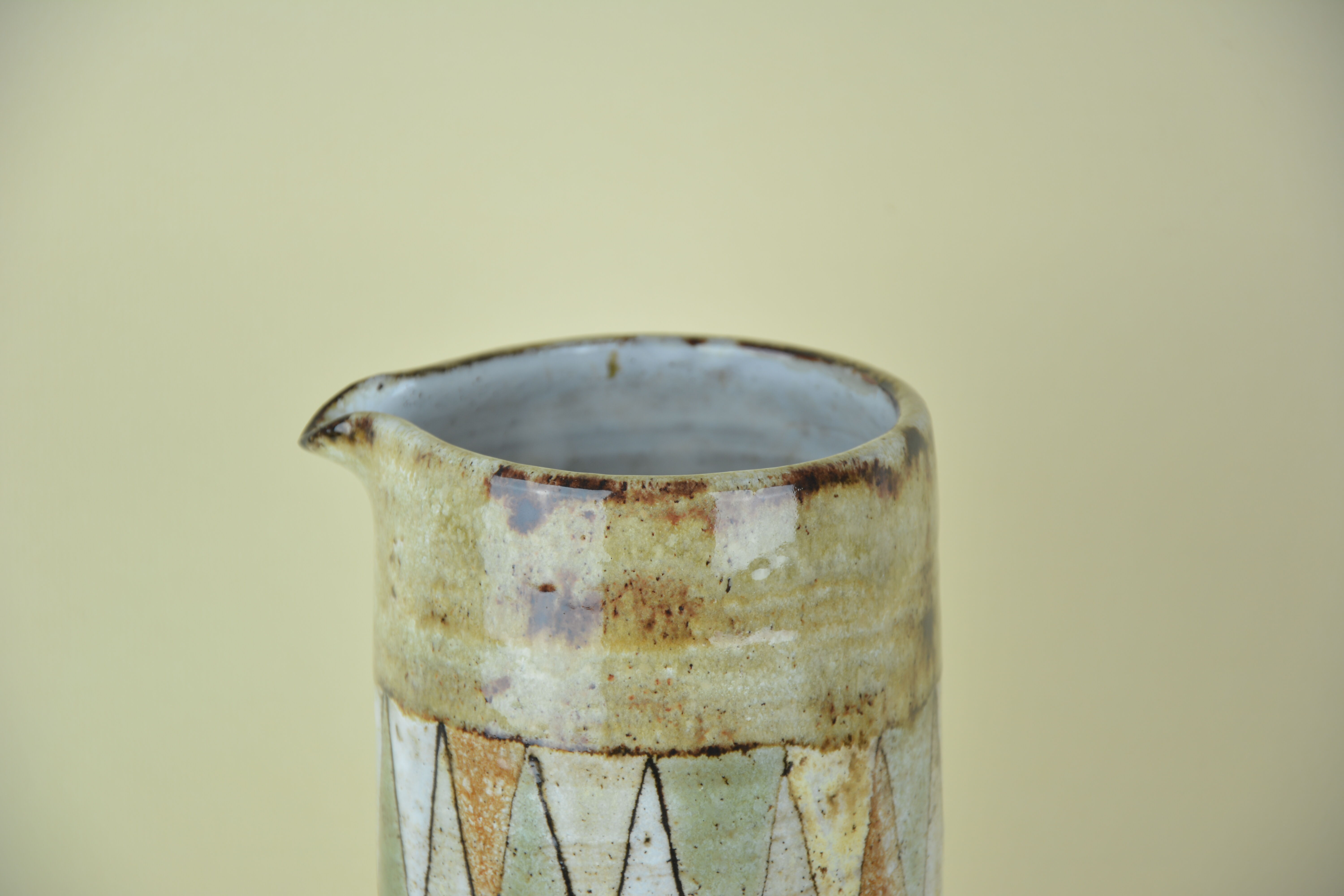 Pitcher and glasses with harlequin decoration, Atelier du Vieux Moulin