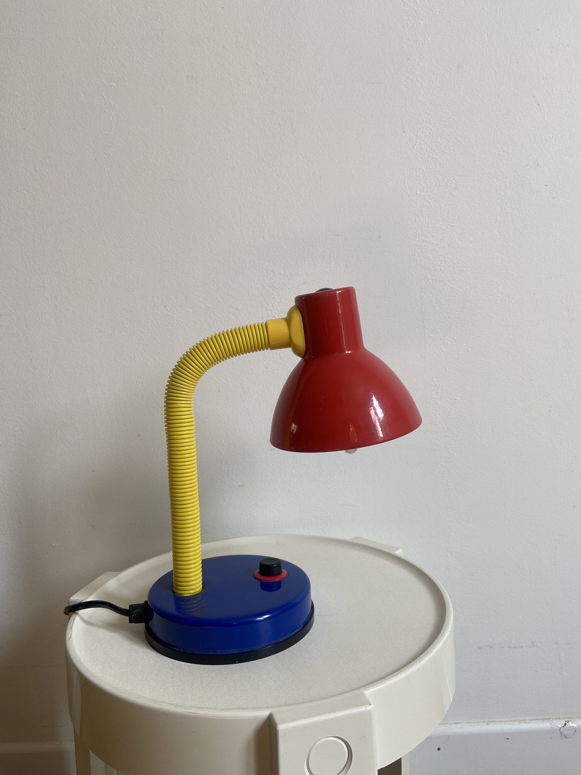 Lampe de bureau colorée esprit “memphis style”
