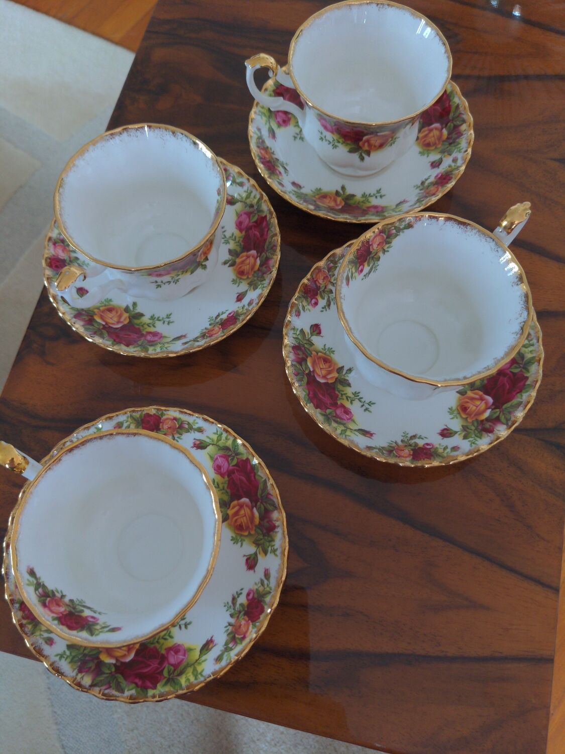 Set of 4 coffee cups