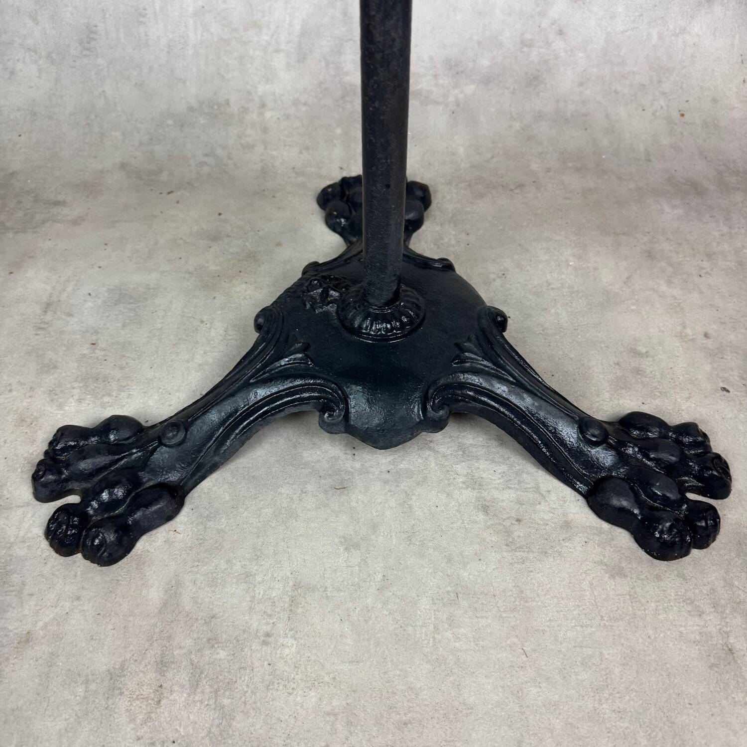 Healing bistro marble and cast iron 19th century