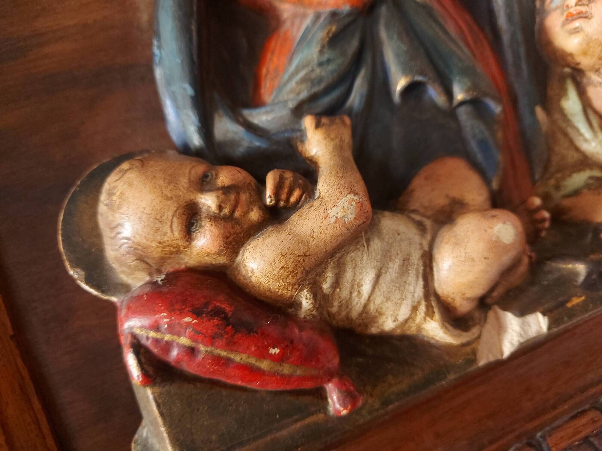 Painting, low relief in polychrome plaster, virgin mary, child jesus on wooden frame