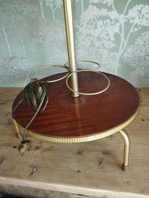 Lampadaire vintage Années 70 – Range-bouteilles & repose-verres en bois