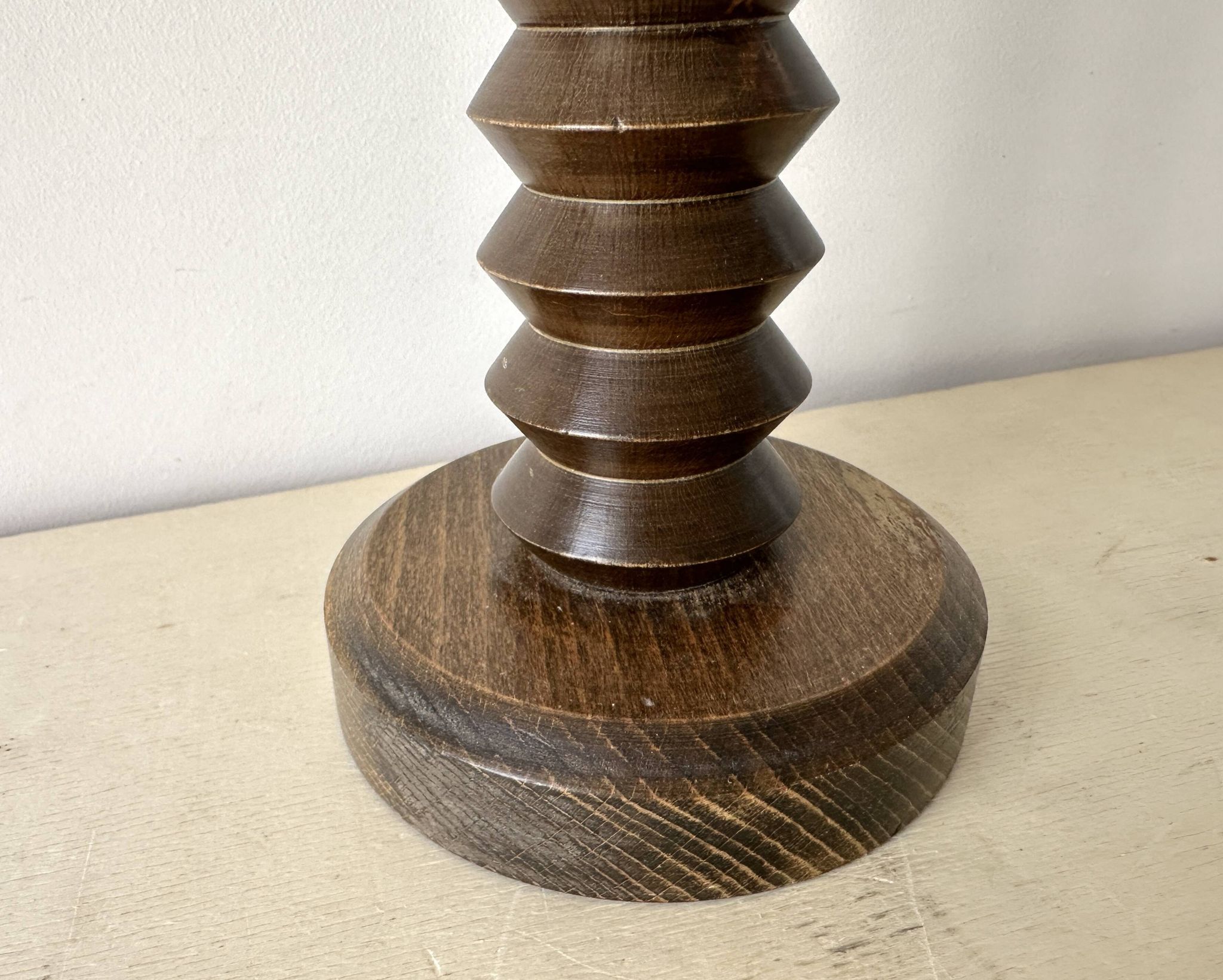 Pied de lampe rustique en bois tourné années 50, luminaire rustique vintage