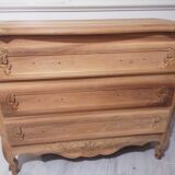 Chest of drawers and bedside table lot