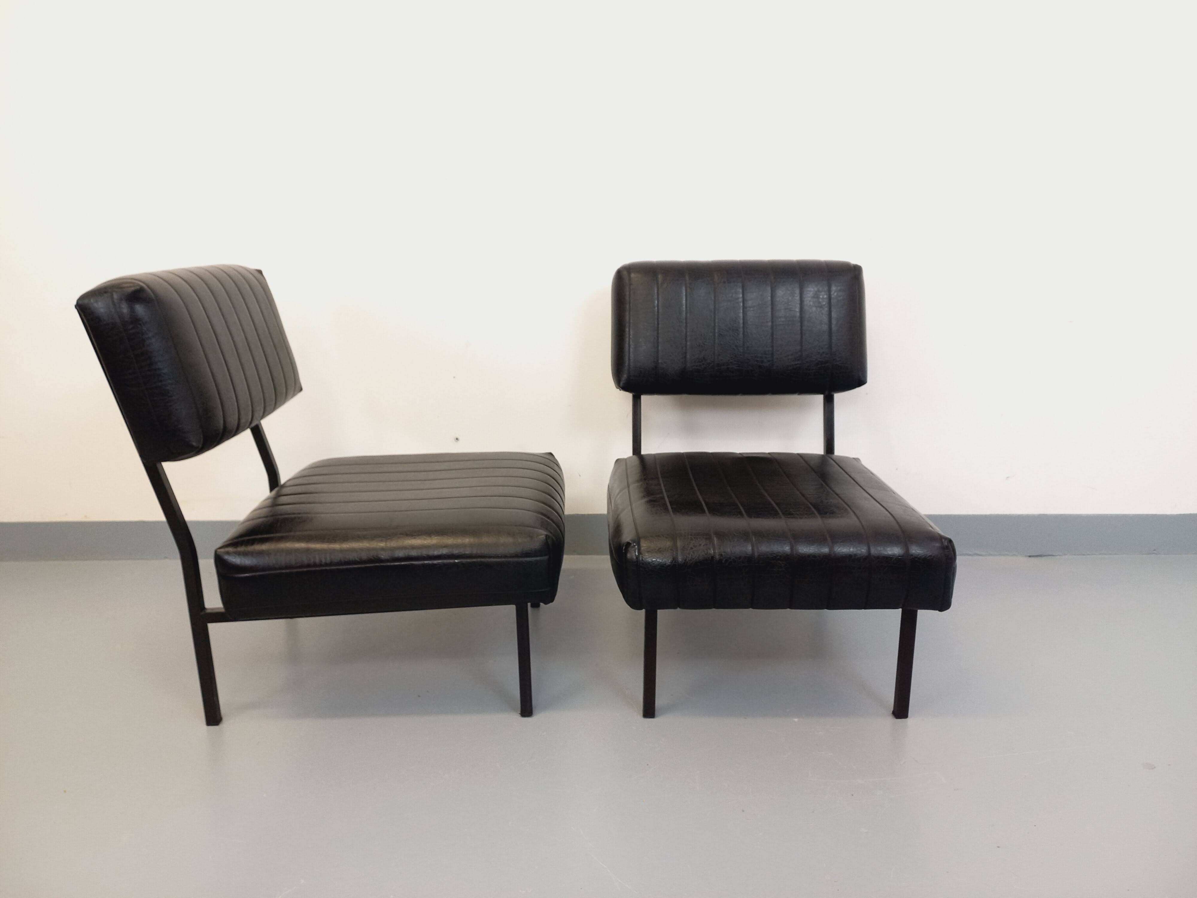 Set of 2 vintage modernist armchairs in black faux leather and metal.