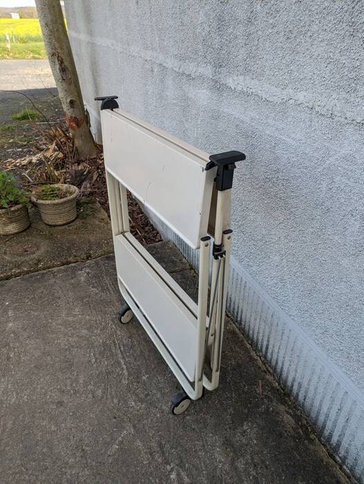 Folding rolling table, serving