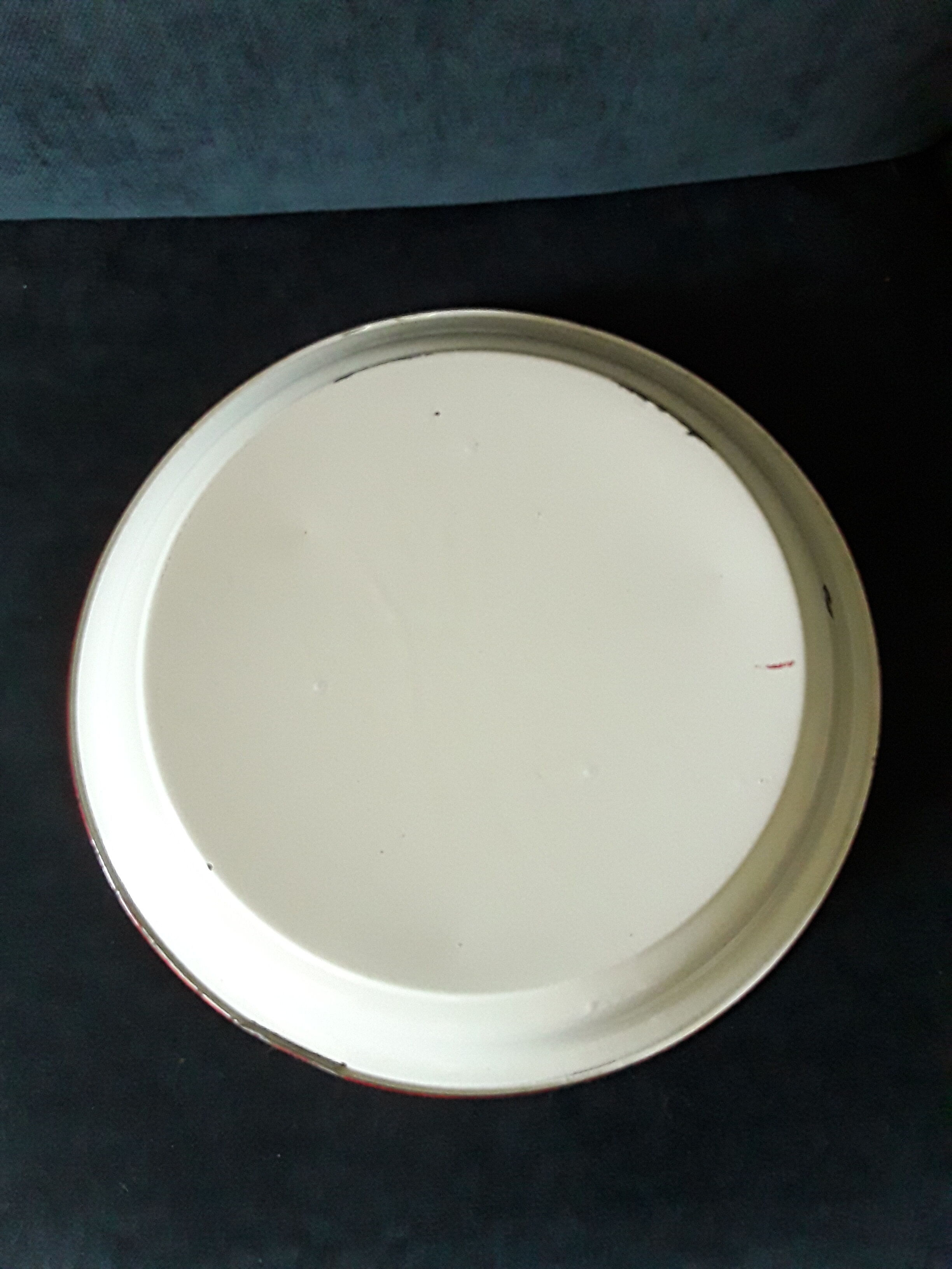 Vintage tray in enamelled sheet metal