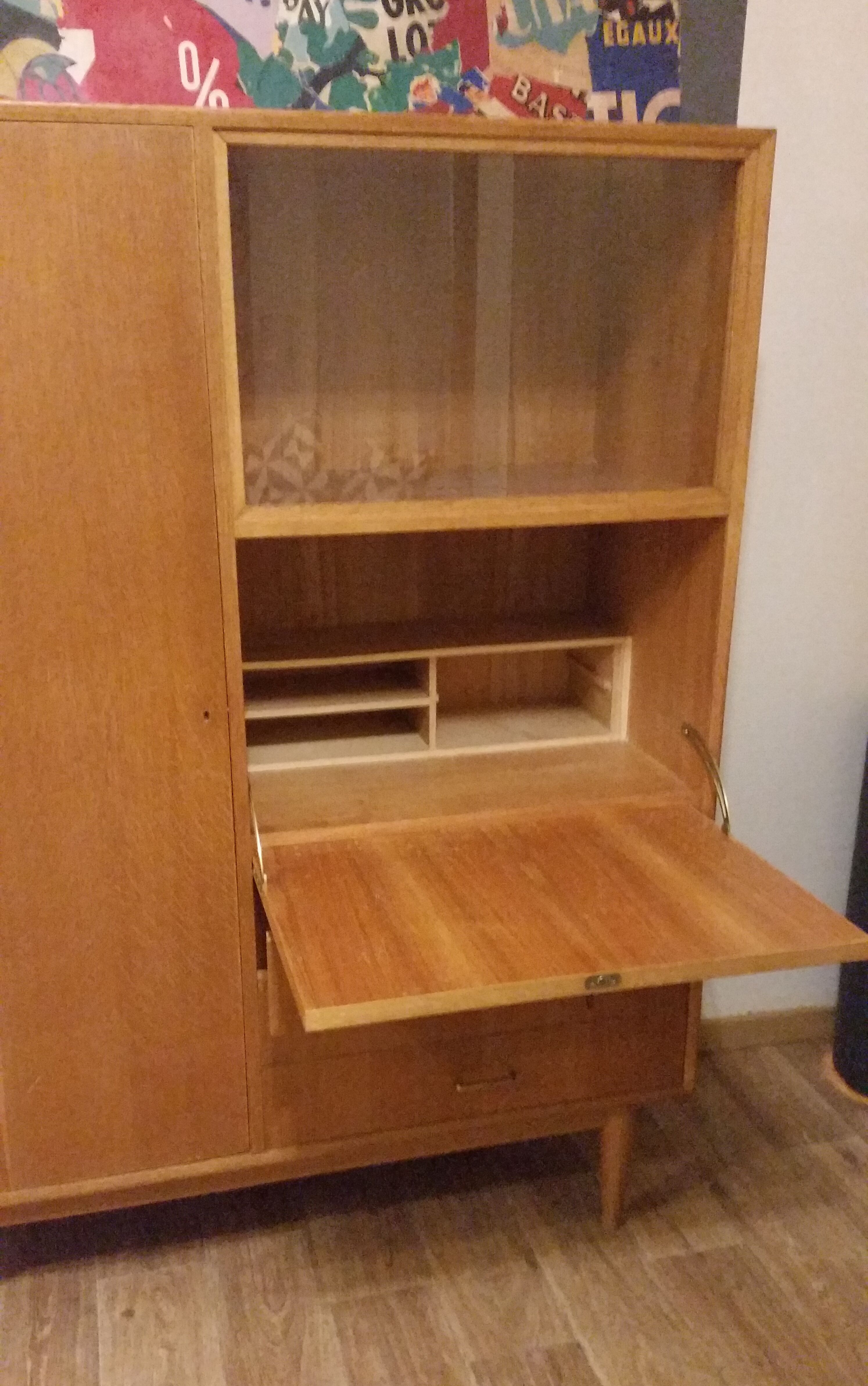 Secretary and Cabinet curio