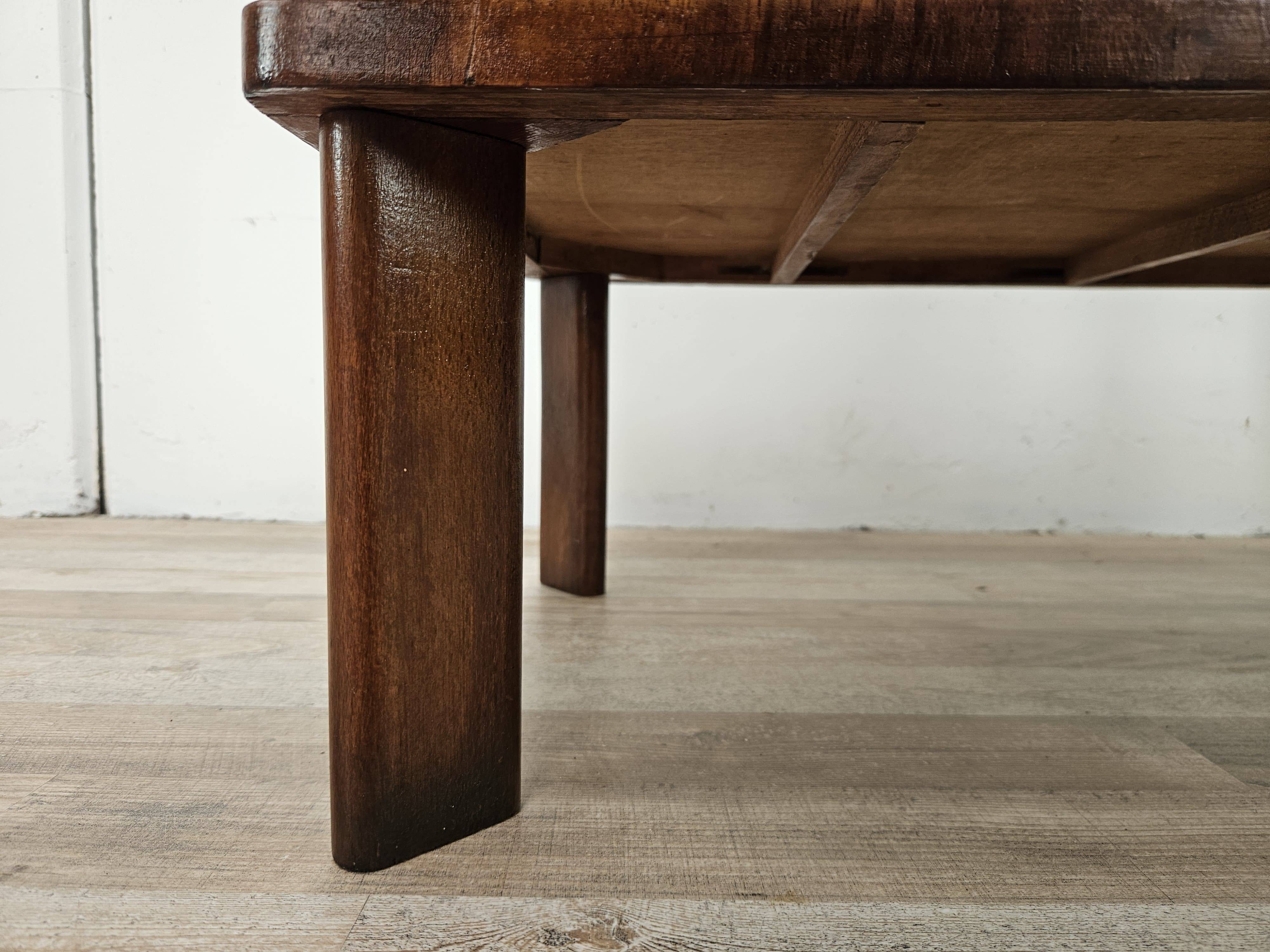 1950s Art Decò walnut coffee table