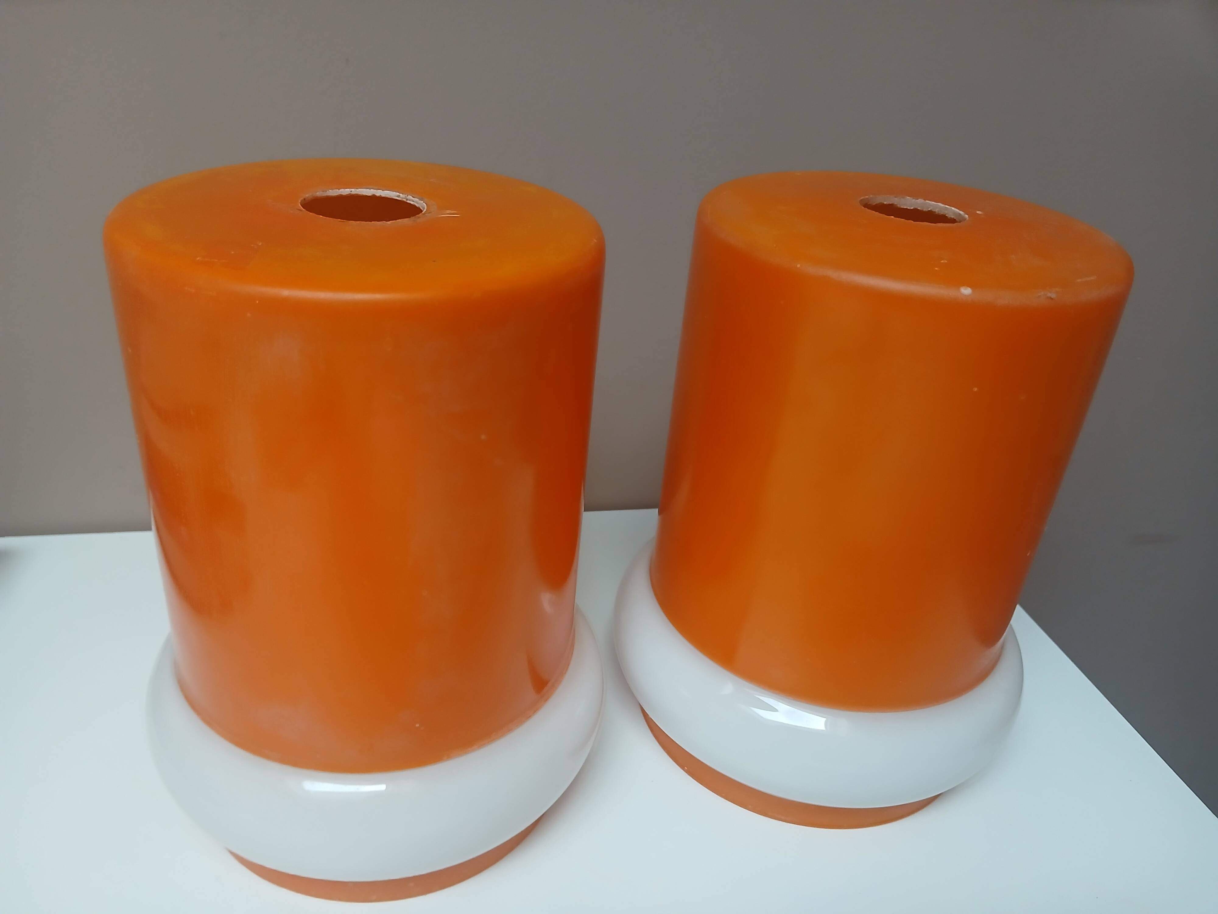 2 Abats-jours en opaline orange et blanche année 70