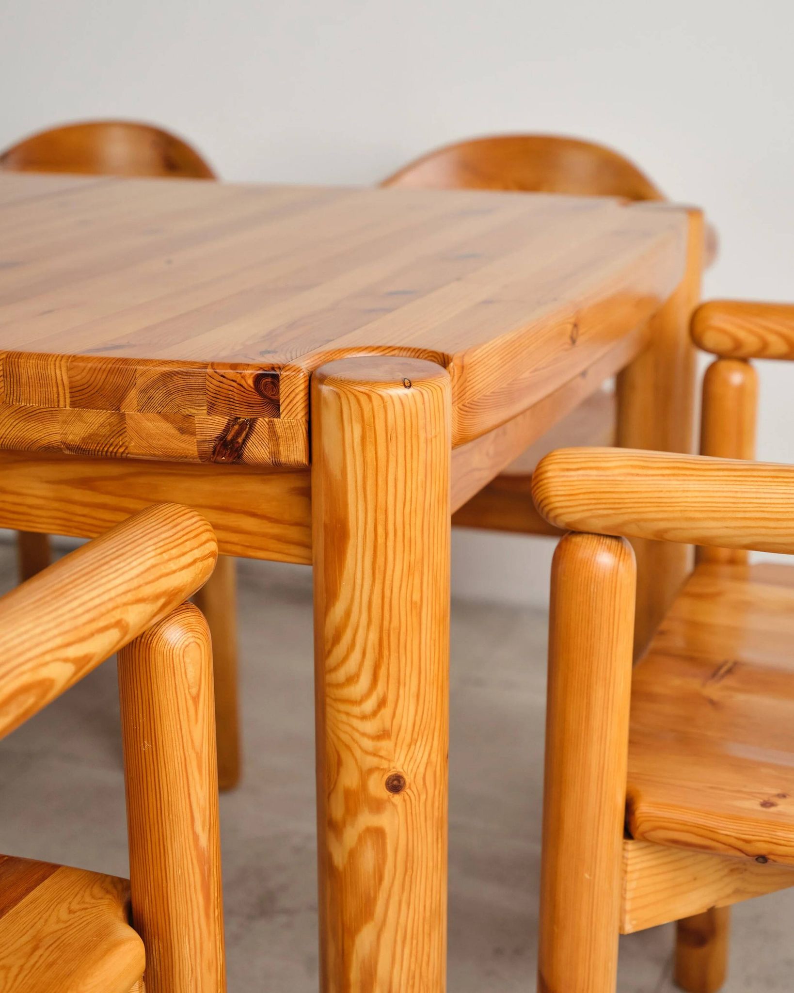 Table et 6 fauteuils brutalistes, Rainer Daumiller, Danemark, années 70